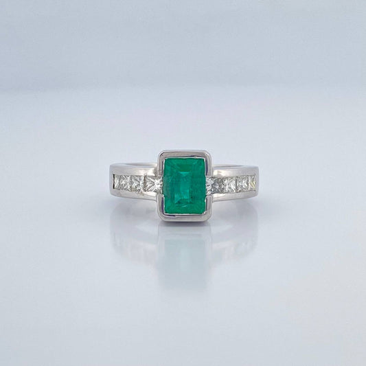 Anillo Rectangular Esmeralda 9.6gr / 3 in / Oro Blanco 18K %