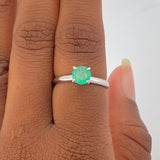 Anillo Solitario Redondo Esmeralda 2.55gr / 2 3/4 in / Oro Blanco 18K %