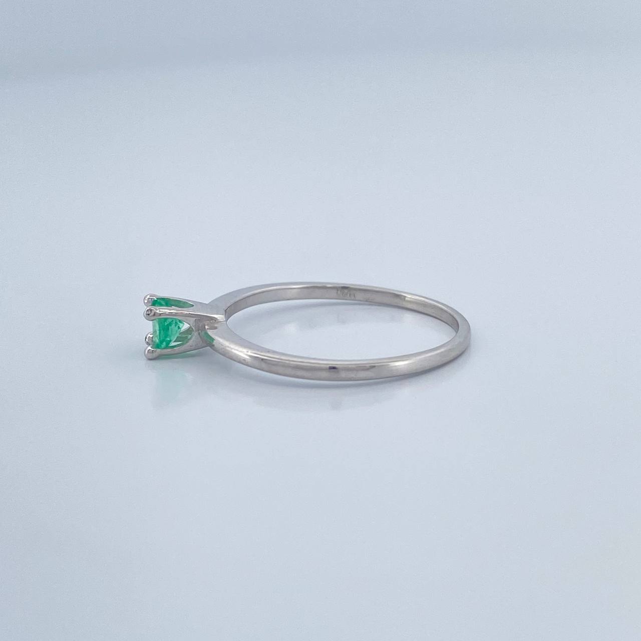 Anillo Solitario Esmeralda 1.55gr / 2 1/2 in / Oro Blanco 18K %