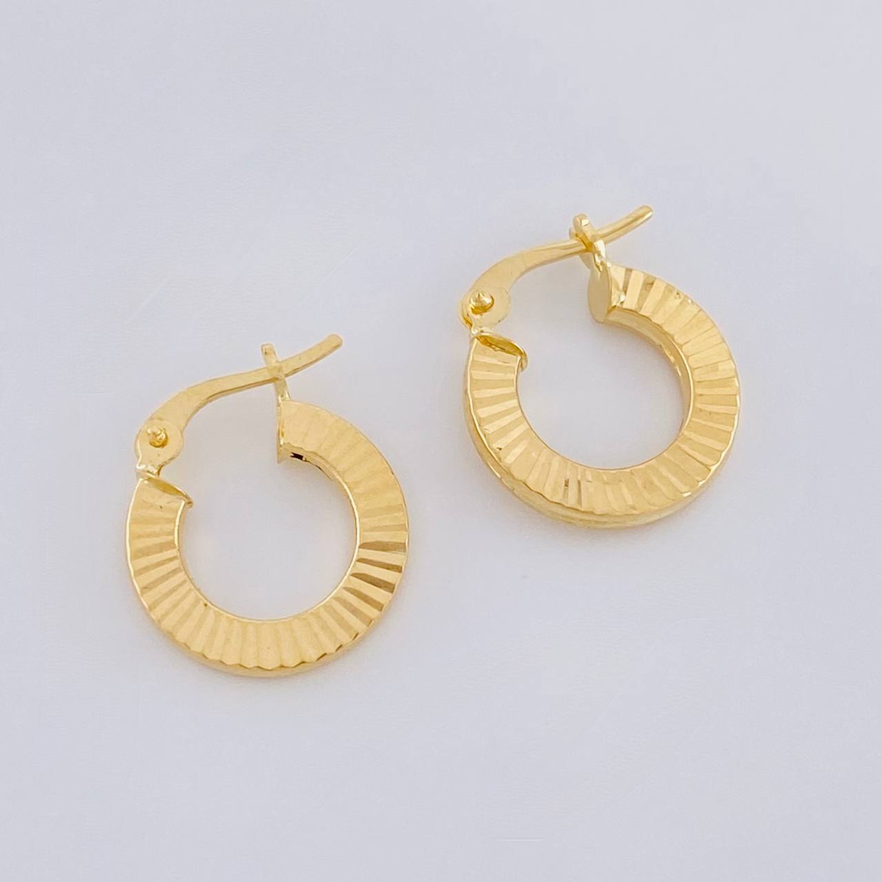 Candongas Valu Rayada 1.2g / 1/2 in Oro Amarillo 18K