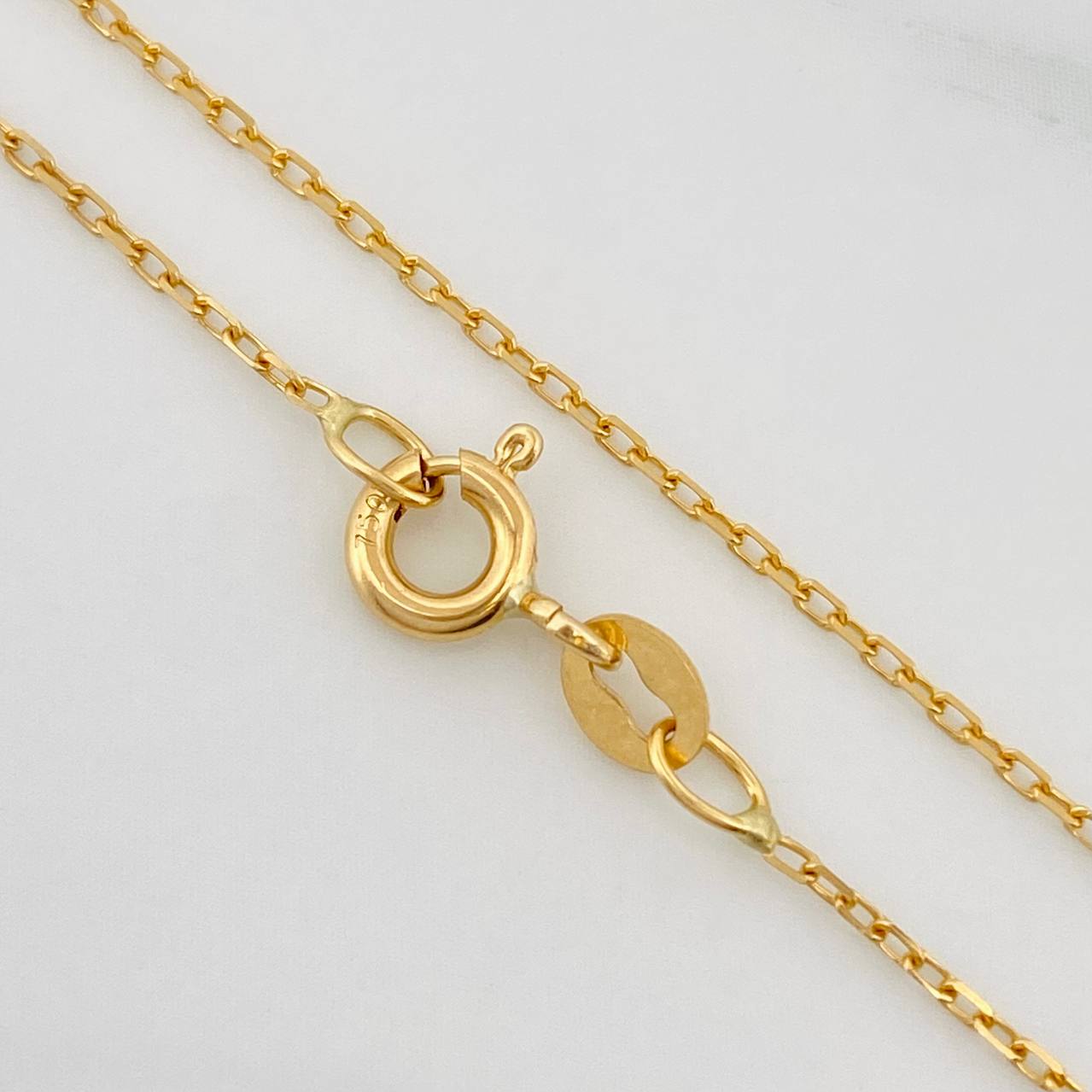 Cadena Aro Seguido 1.4g / 18 in / 0.7mm Oro Amarillo 18K