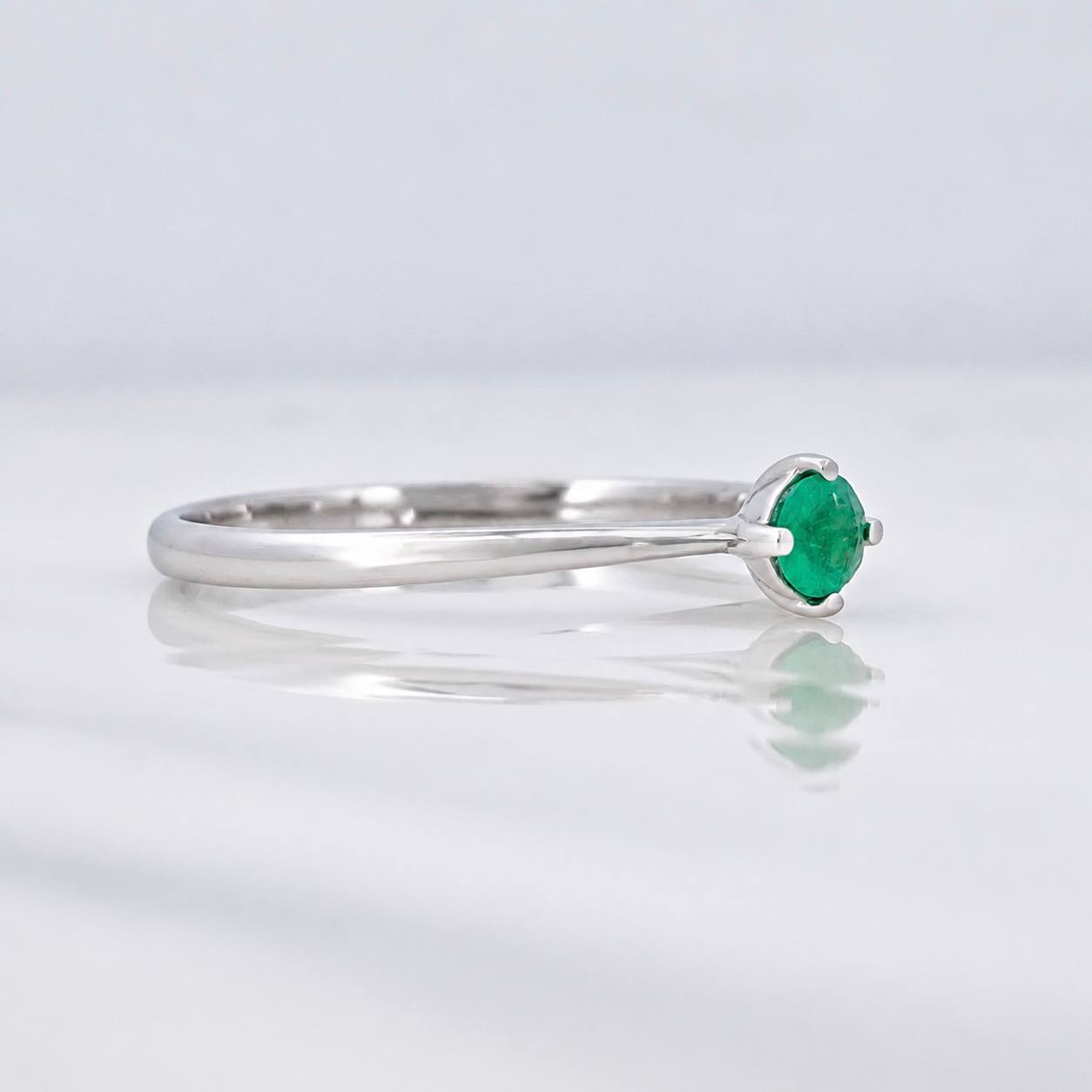 Solitaire Ring Emerald 13pts 1.35g / T7 White Gold 18K
