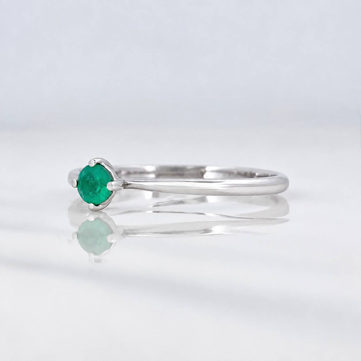 Solitaire Ring Emerald 13pts 1.35g / T7 White Gold 18K