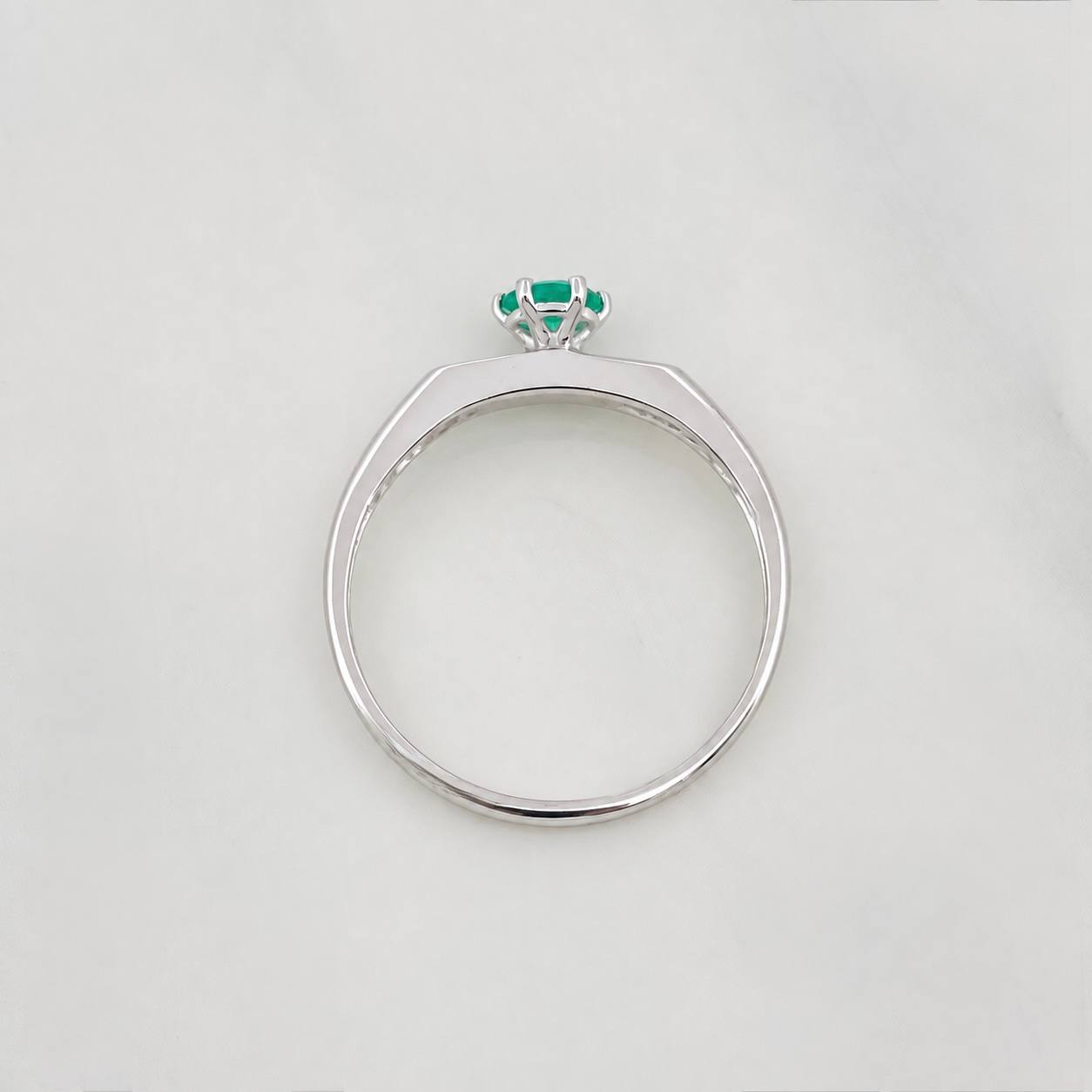 Solitaire Ring Emerald 29pts 1.75g / T6 3/4 White Gold 18K