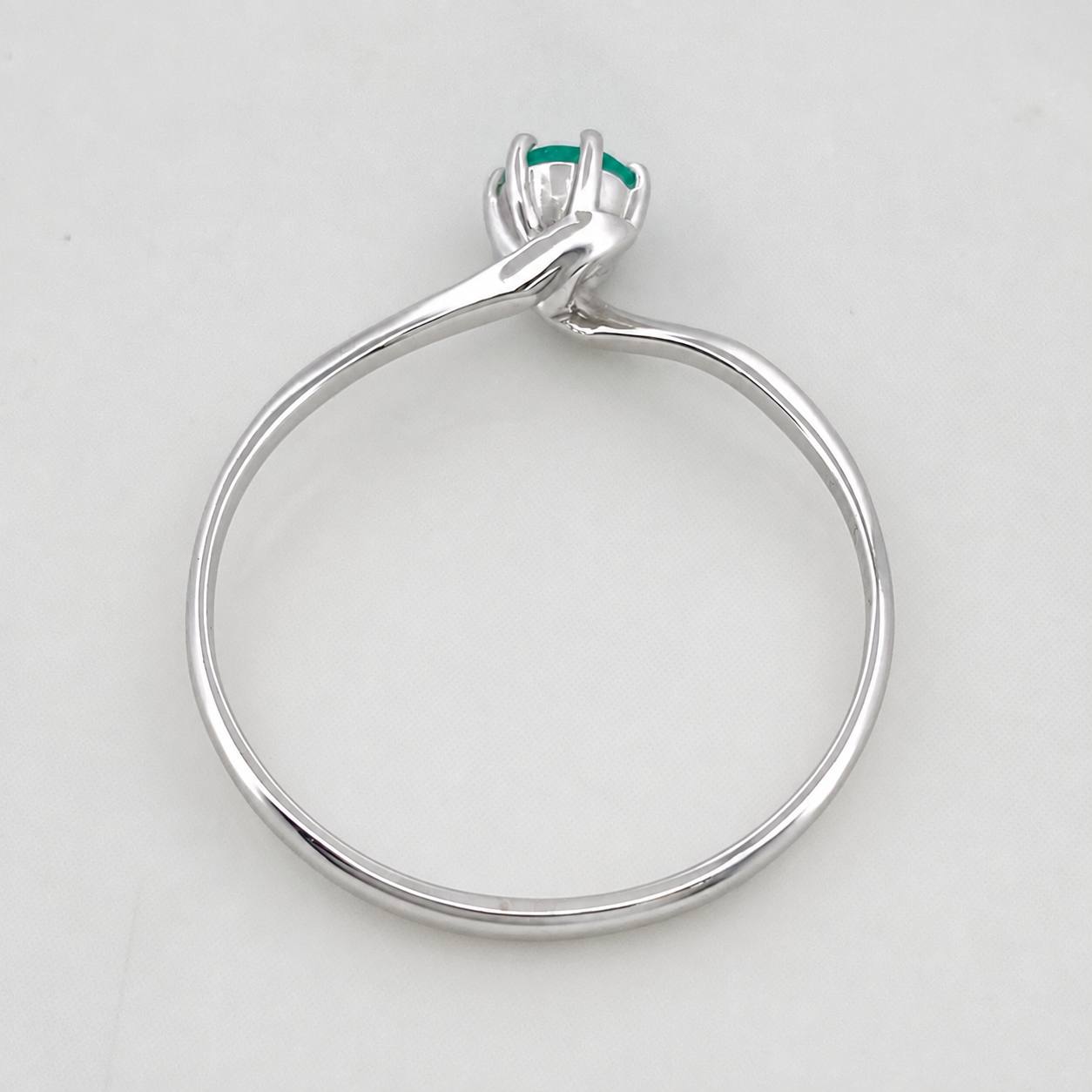 Anillo Solitario Esmeralda 21pts 1.2g / T7 Oro Blanco 18K