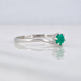 Anillo Solitario Esmeralda 21pts 1.2g / T7 Oro Blanco 18K