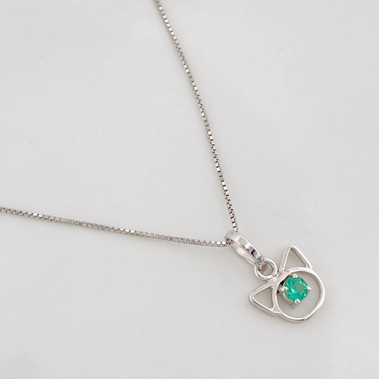 Venetian Chain Set + Cat Pendant Emerald 6pts / 1.4g / 18 in 18K White Gold