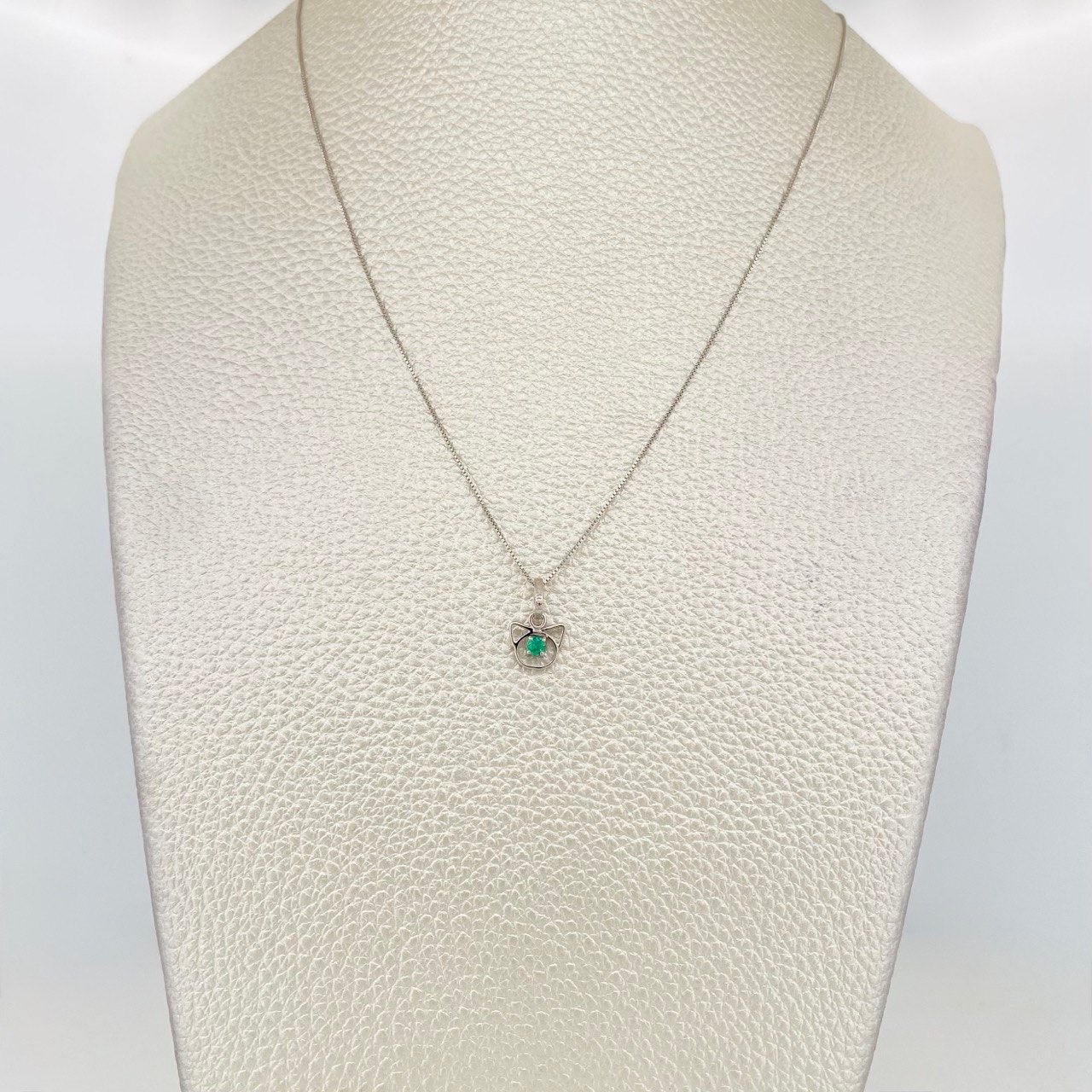 Venetian Chain Set + Cat Pendant Emerald 6pts / 1.4g / 18 in 18K White Gold