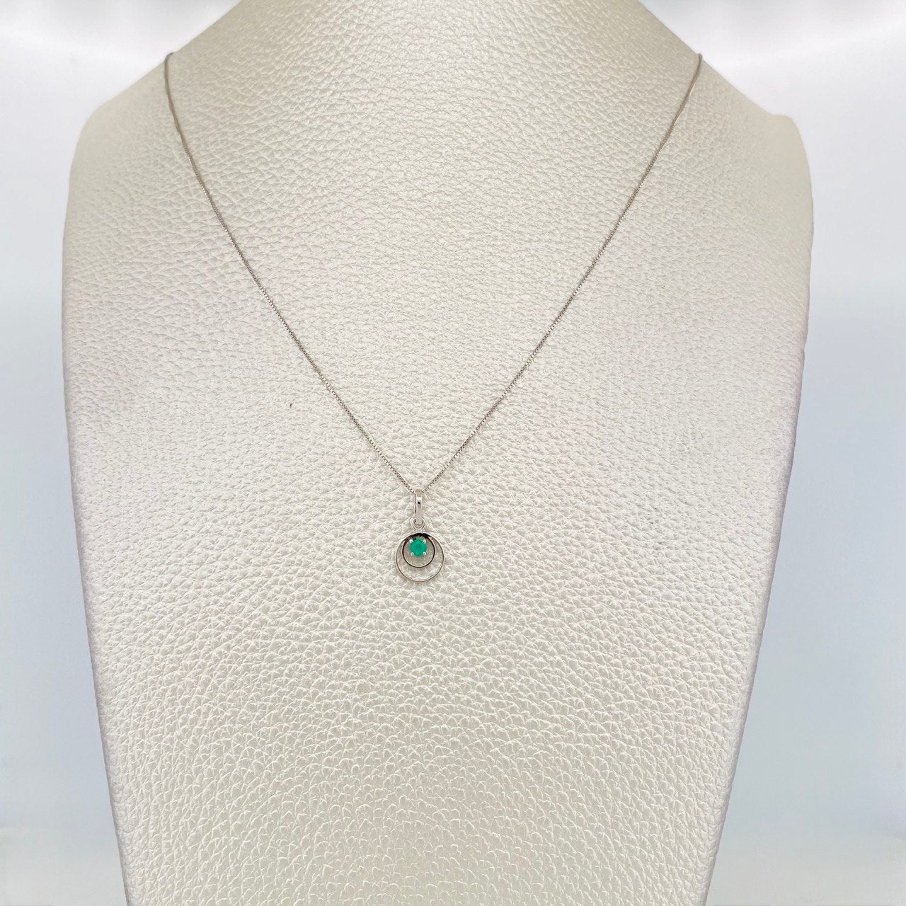 Venetian Chain Set + Circles Pendant Emerald 6pts / 1.45g / 18 in 18K White Gold