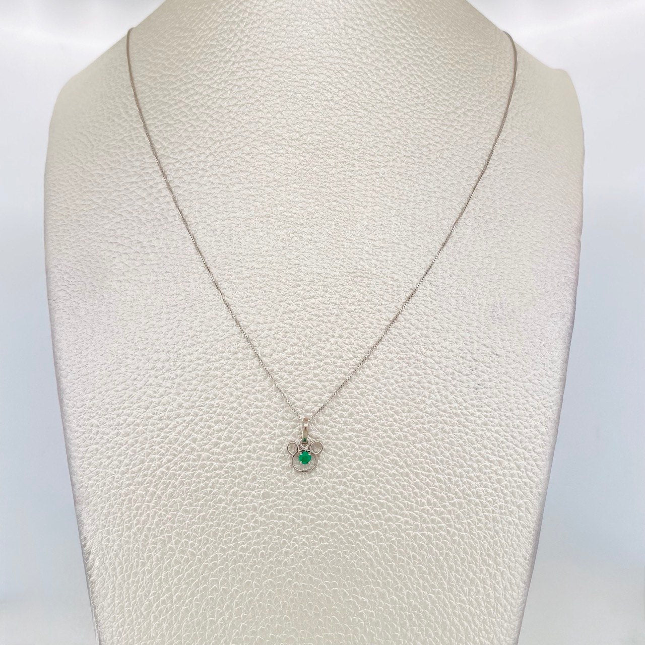 Venetian Chain Set + Bear Pendant Emerald 6pts / 1.35g / 18 in 18K White Gold