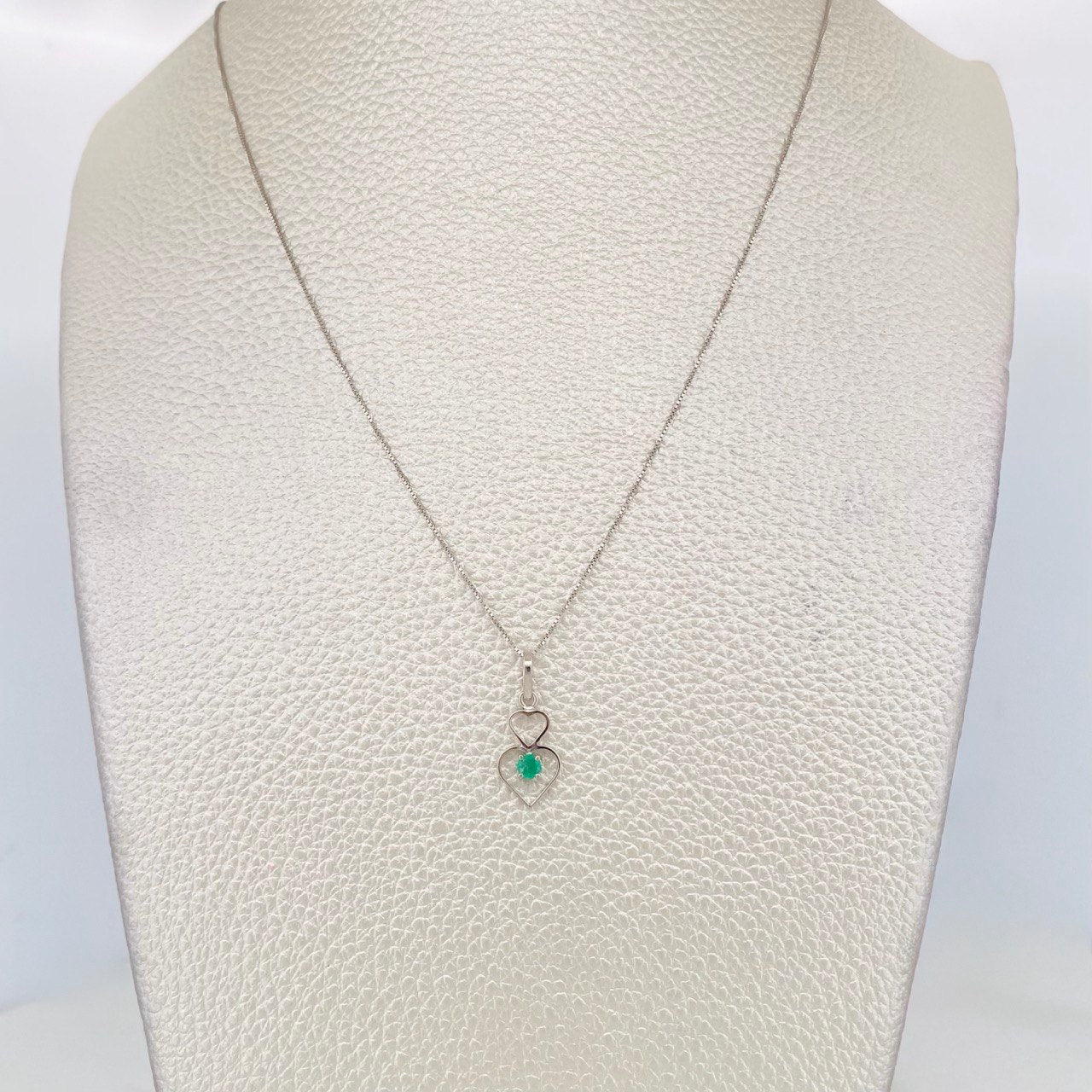 Venetian Chain Set + Hearts Pendant Emerald 8pts / 1.45g / 18 in 18K White Gold
