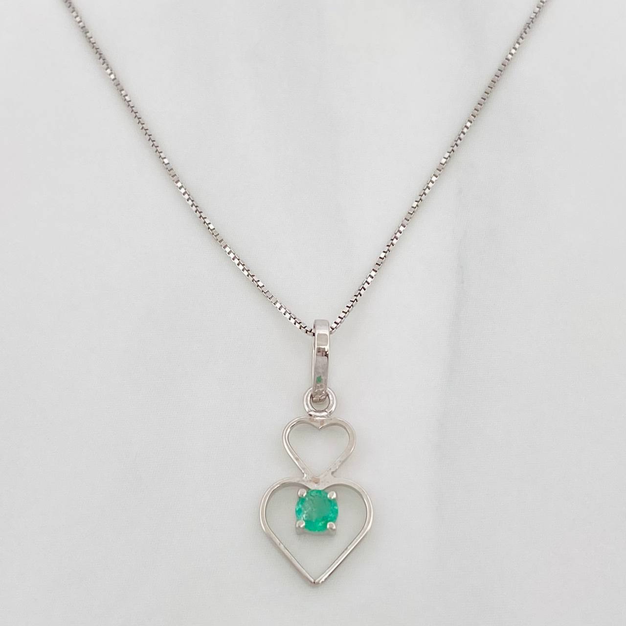 Venetian Chain Set + Hearts Pendant Emerald 8pts / 1.45g / 18 in 18K White Gold