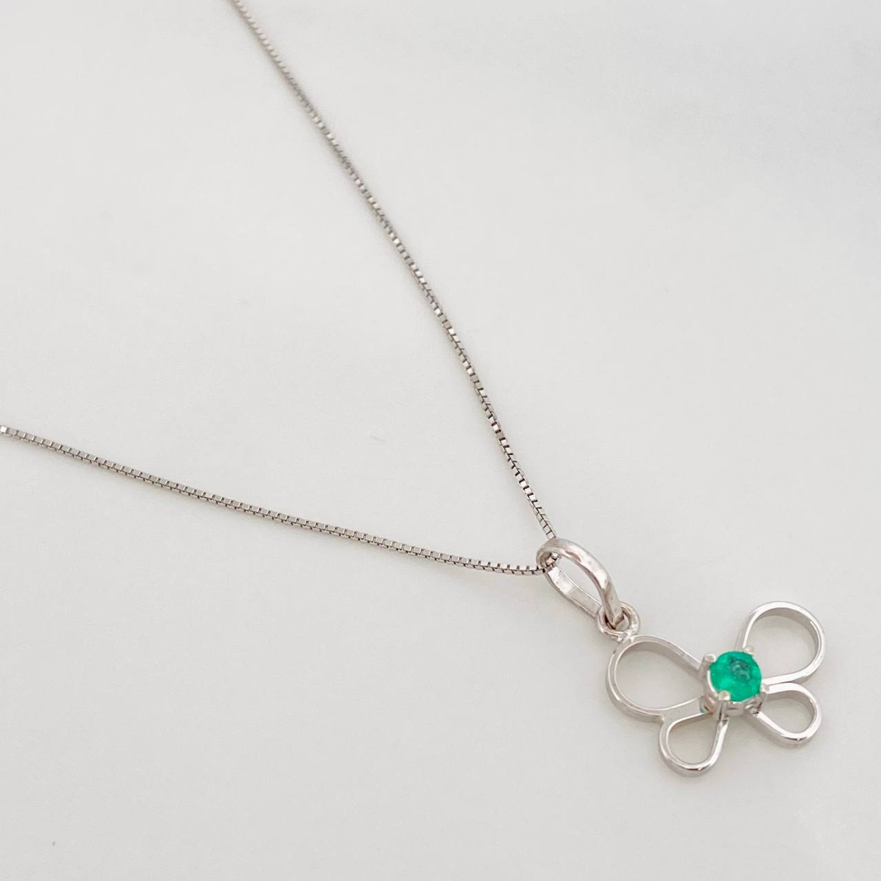 Venetian Chain Set + Emerald Butterfly Pendant 7pts / 1.6g / 18 in White Gold 18K