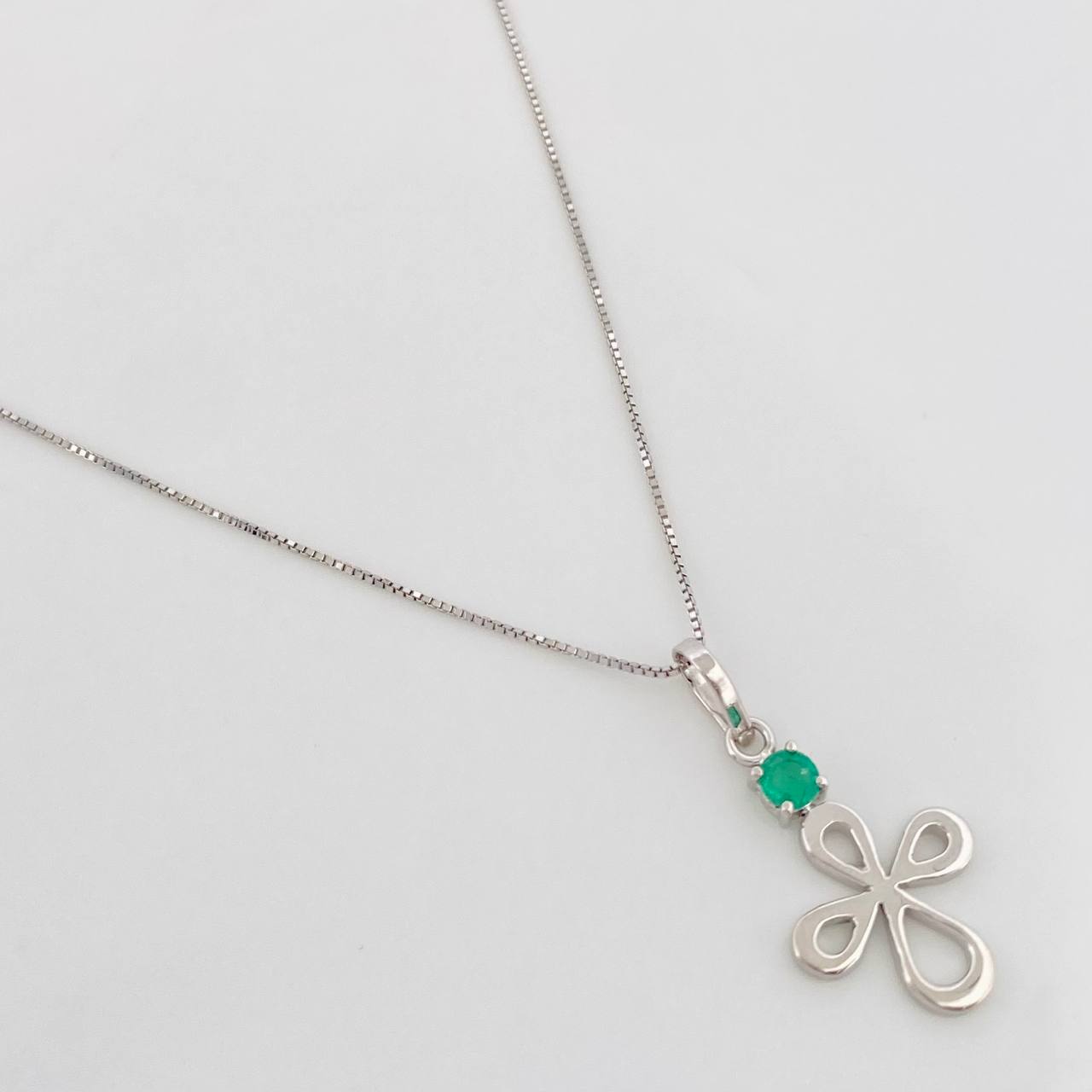 Set Cadena Veneciana + Dije Cruz Esmeralda 8pts / 1.6g / 18 in Oro Blanco 18K