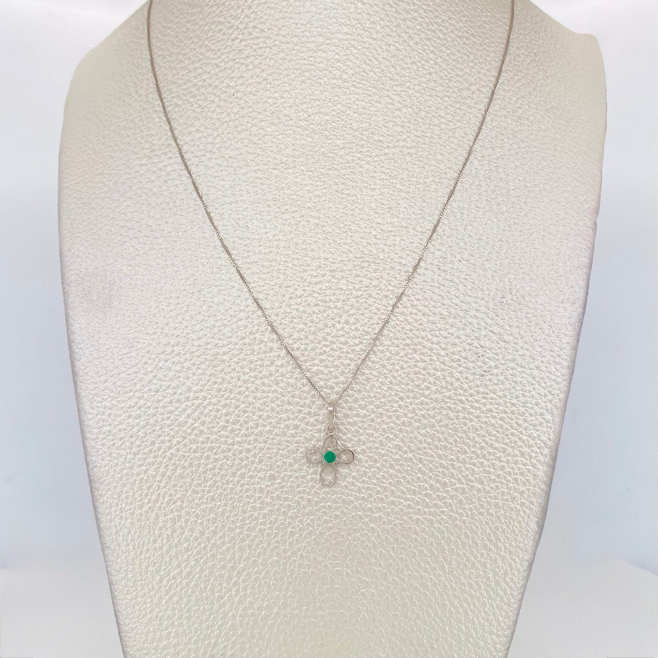Venetian Chain Set + Cross Pendant Emerald 6pts / 1.45g / 18 in 18K White Gold