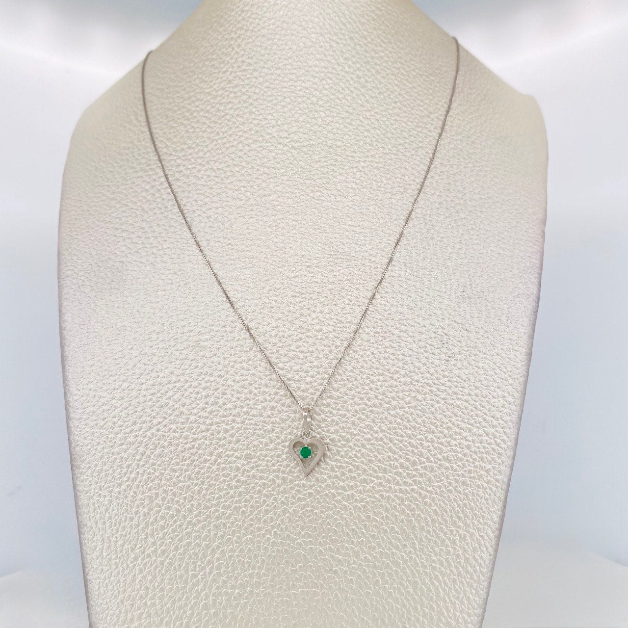 Set Cadena Veneciana + Dije Corazon Esmeralda 6pts / 1.4g / 18 in Oro Blanco 18K