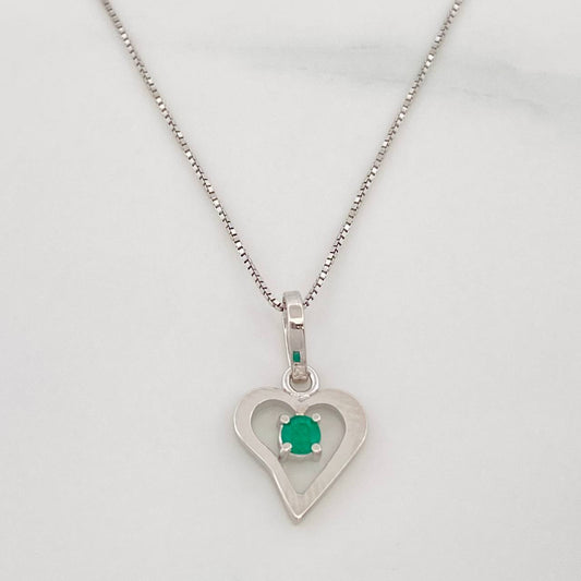Set Cadena Veneciana + Dije Corazon Curvo Esmeralda 0.6pts / 1.45g / 18 in Oro Blanco 18K