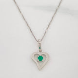 Set Cadena Veneciana + Dije Corazon Curvo Esmeralda 0.6pts / 1.45g / 18 in Oro Blanco 18K
