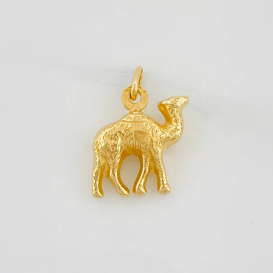 Camel Pendant 1.75g / 3/4 in Yellow Gold 18K