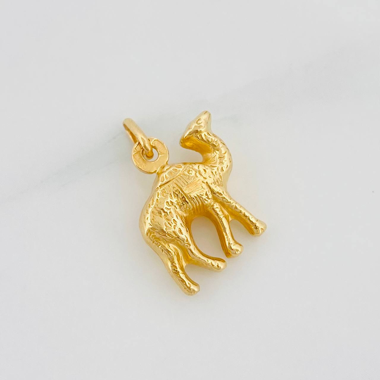 Dije Camello 1.75g / 3/4 in Oro Amarillo 18K
