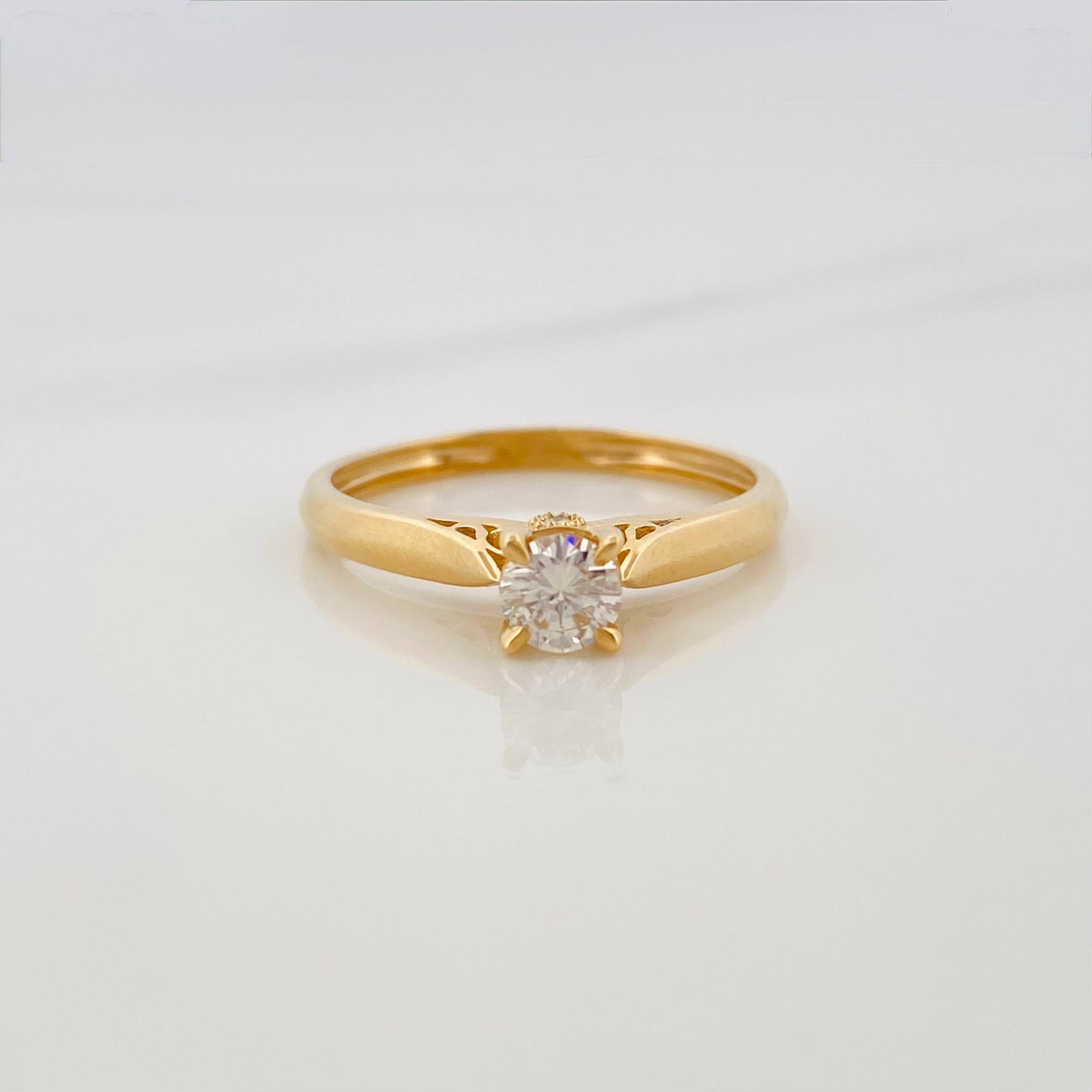 Anillo Solitario Diamantes 32Pts 2.3 g / T6 3/4 Oro Amarillo 18K