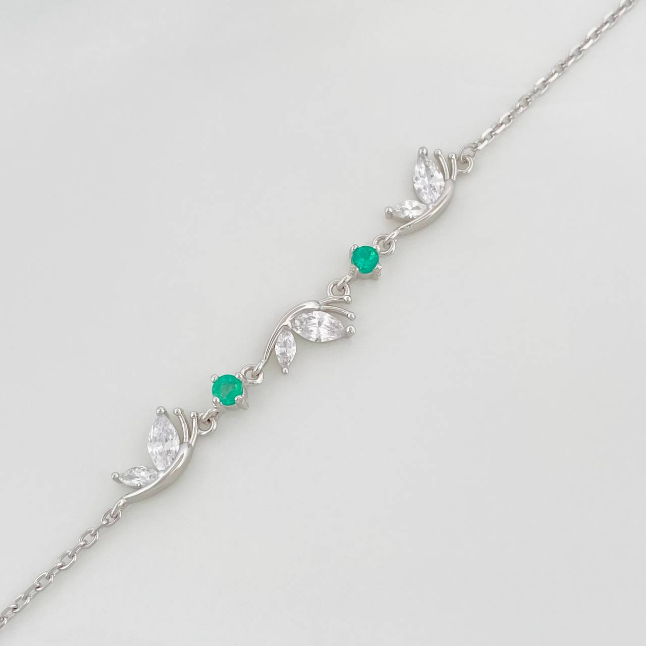 Pulso Mariposa Esmeralda 2.75 g / 8 3/4 in / 1 mm Plata Rodinada 925