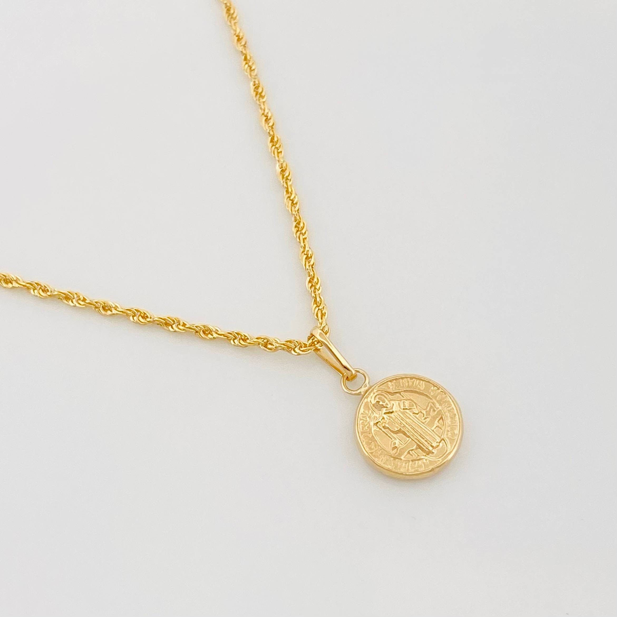 Set Cadena Lazo + Dije San Benito / 1.4 g / 19 3/4 in Oro Amarillo 18K