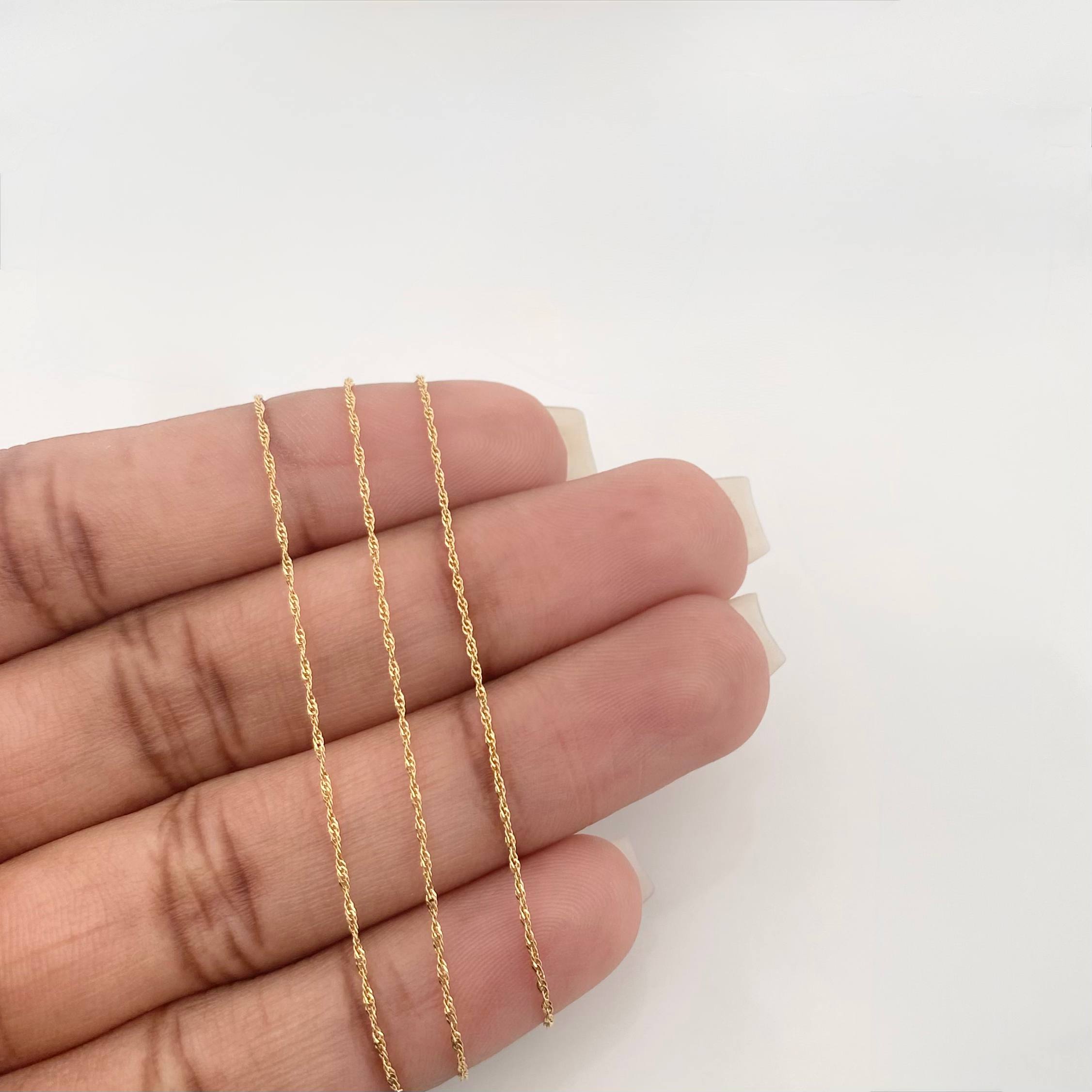 Set Cadena Lazo + Dije Silueta Virgen Guadalupe / 1.35 g / 17 3/4 in Oro Amarillo 18K