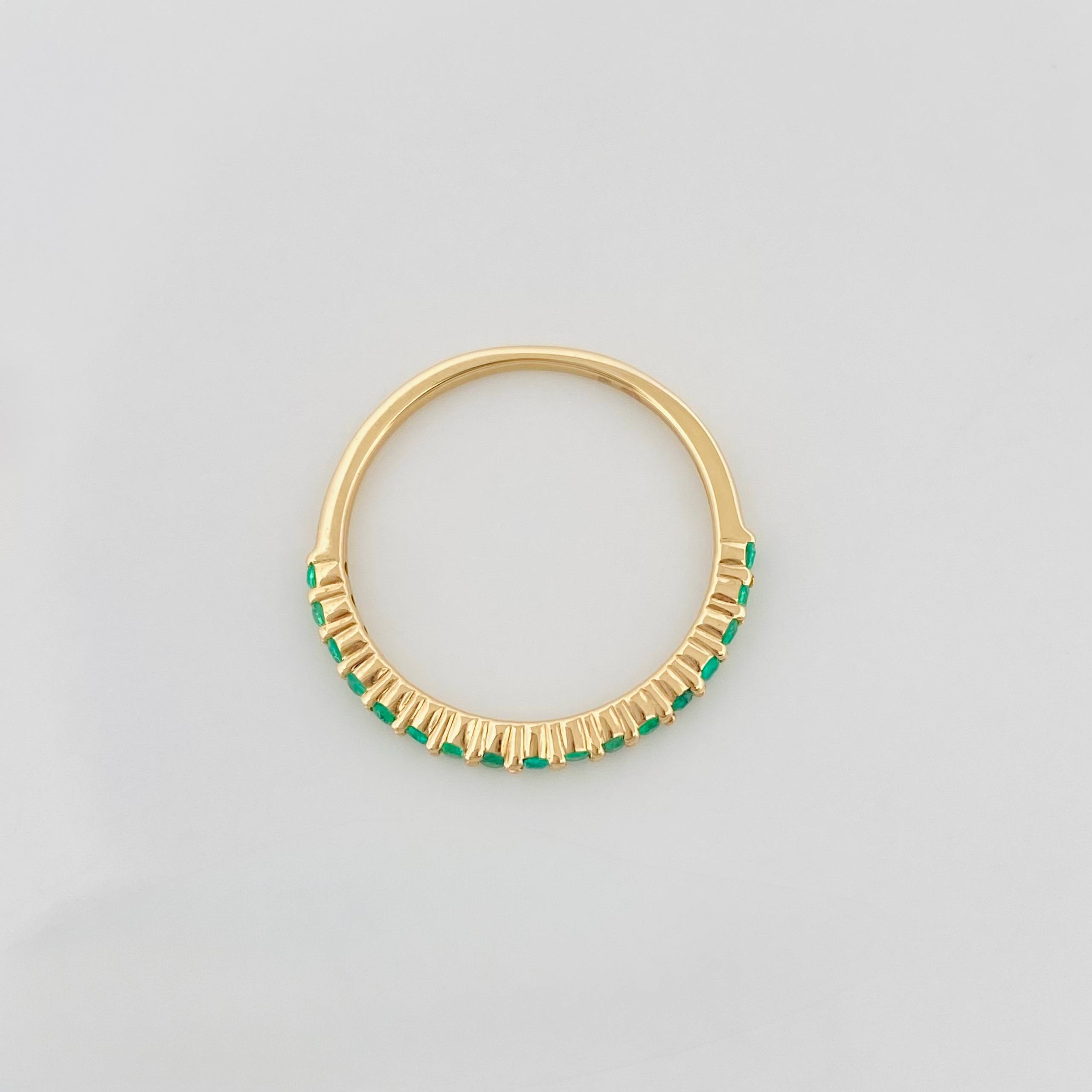 Anillo Churumbela Esmeralda 0.14Pts 1.2 g / T5 1/2 Oro Amarillo 18K