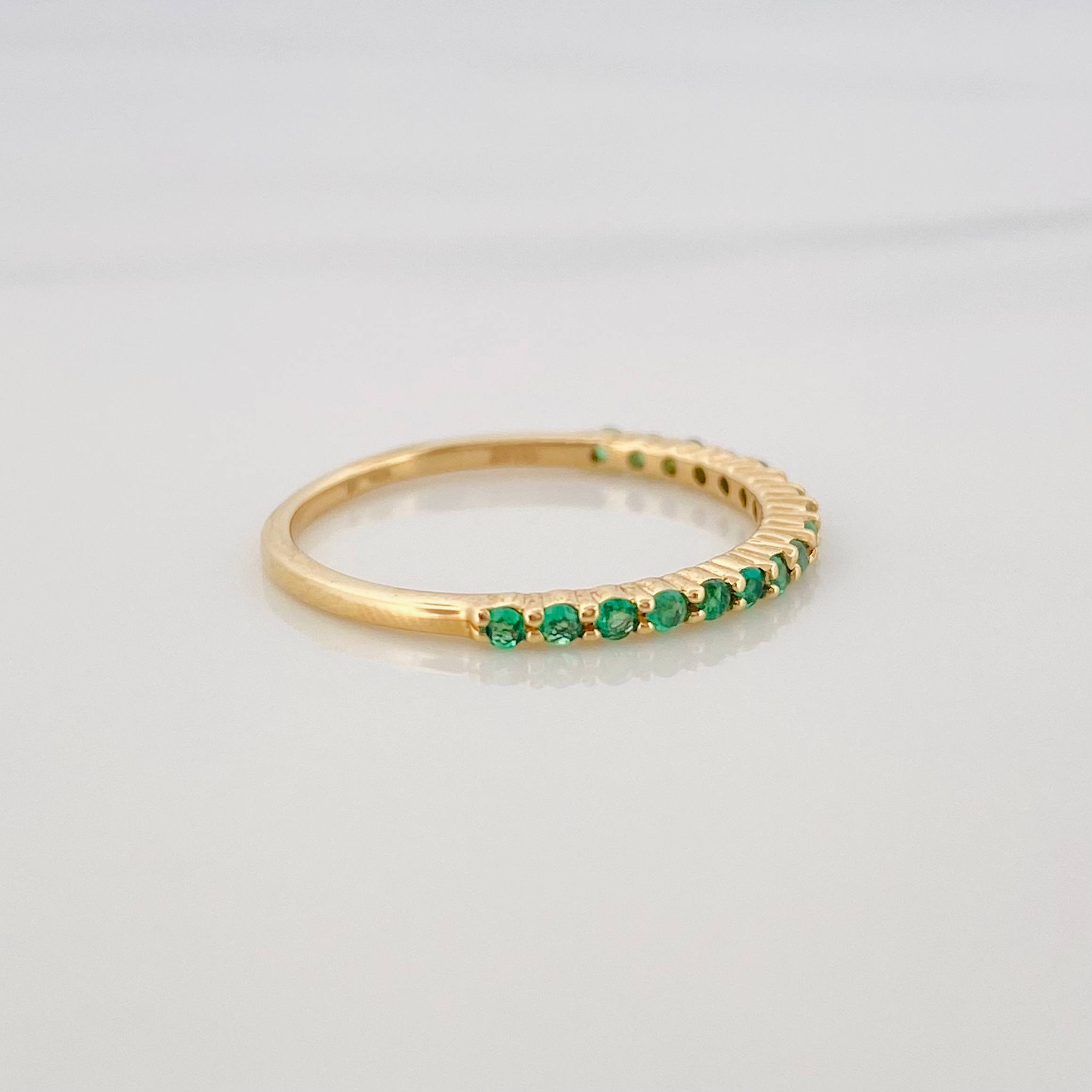 Anillo Churumbela Esmeralda 0.14Pts 1.2 g / T5 1/2 Oro Amarillo 18K