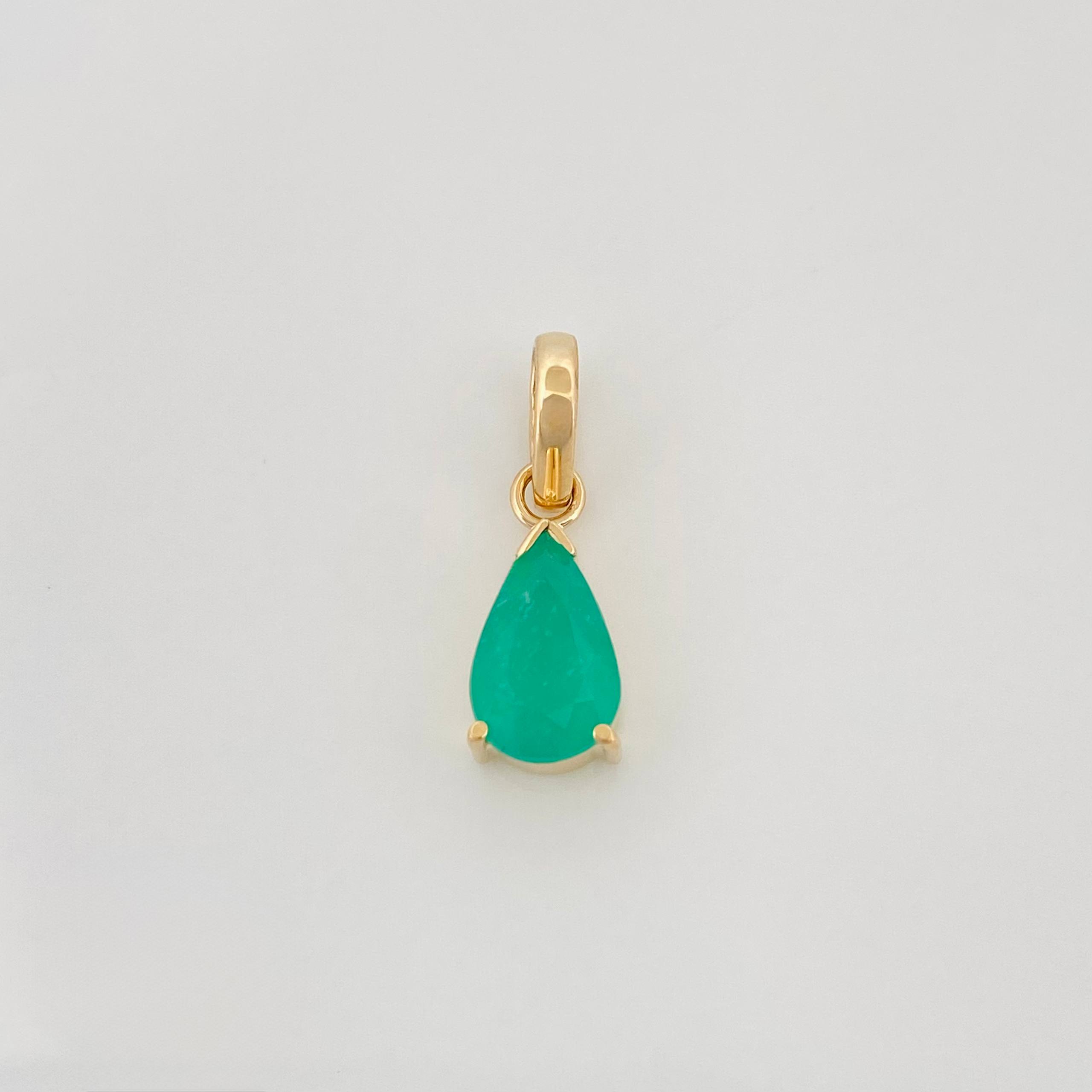 Dije Lagrima Esmeralda 82Pts 0.9 g / 1/2 in Oro Amarillo 18K