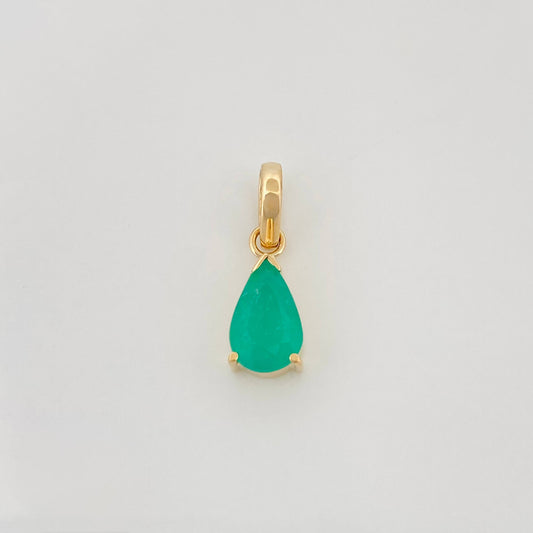 Dije Lagrima Esmeralda 82Pts 0.9 g / 1/2 in Oro Amarillo 18K