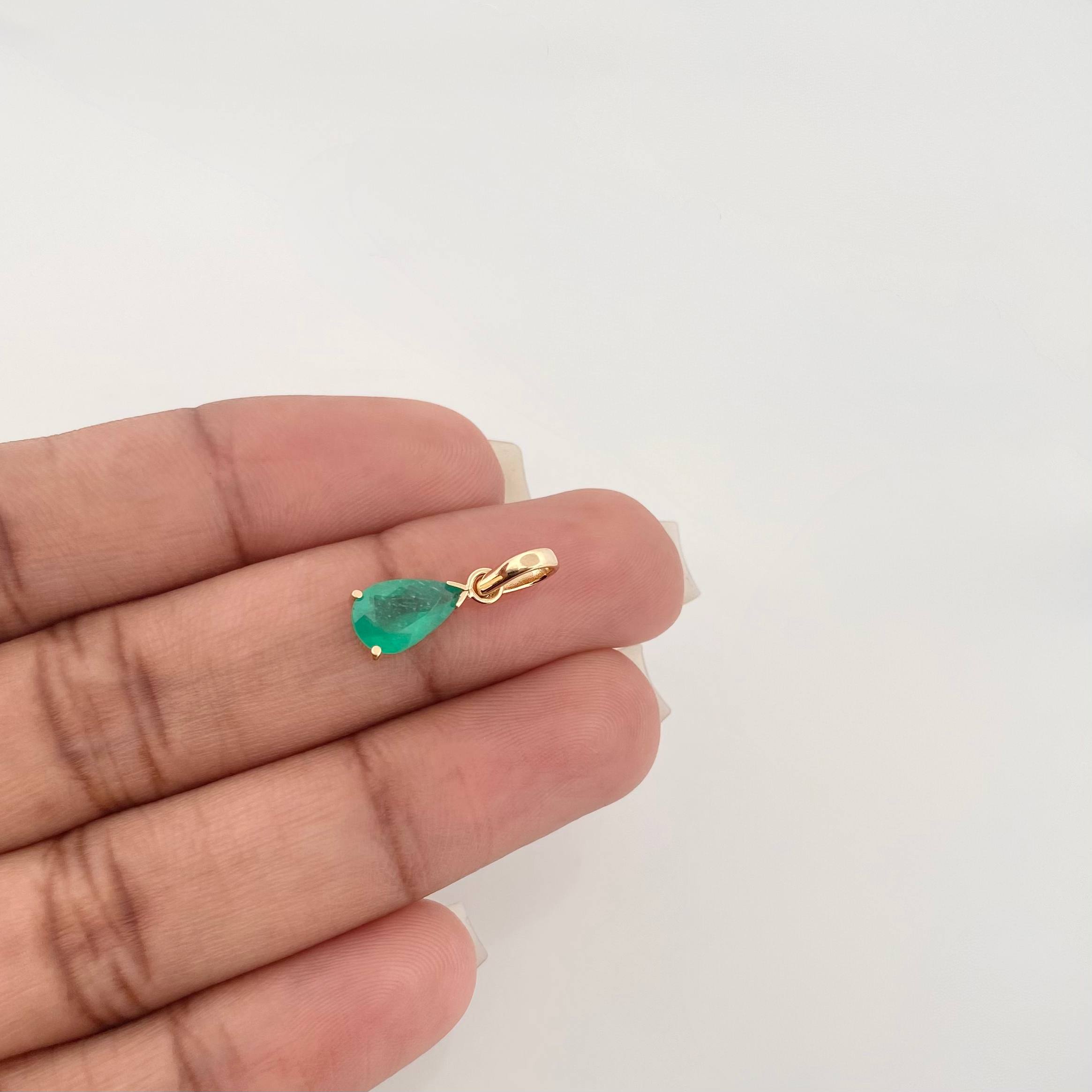 Dije Lagrima Esmeraldas 0.83Pts 0.9 g / 1/2 in Oro Amarillo 18K