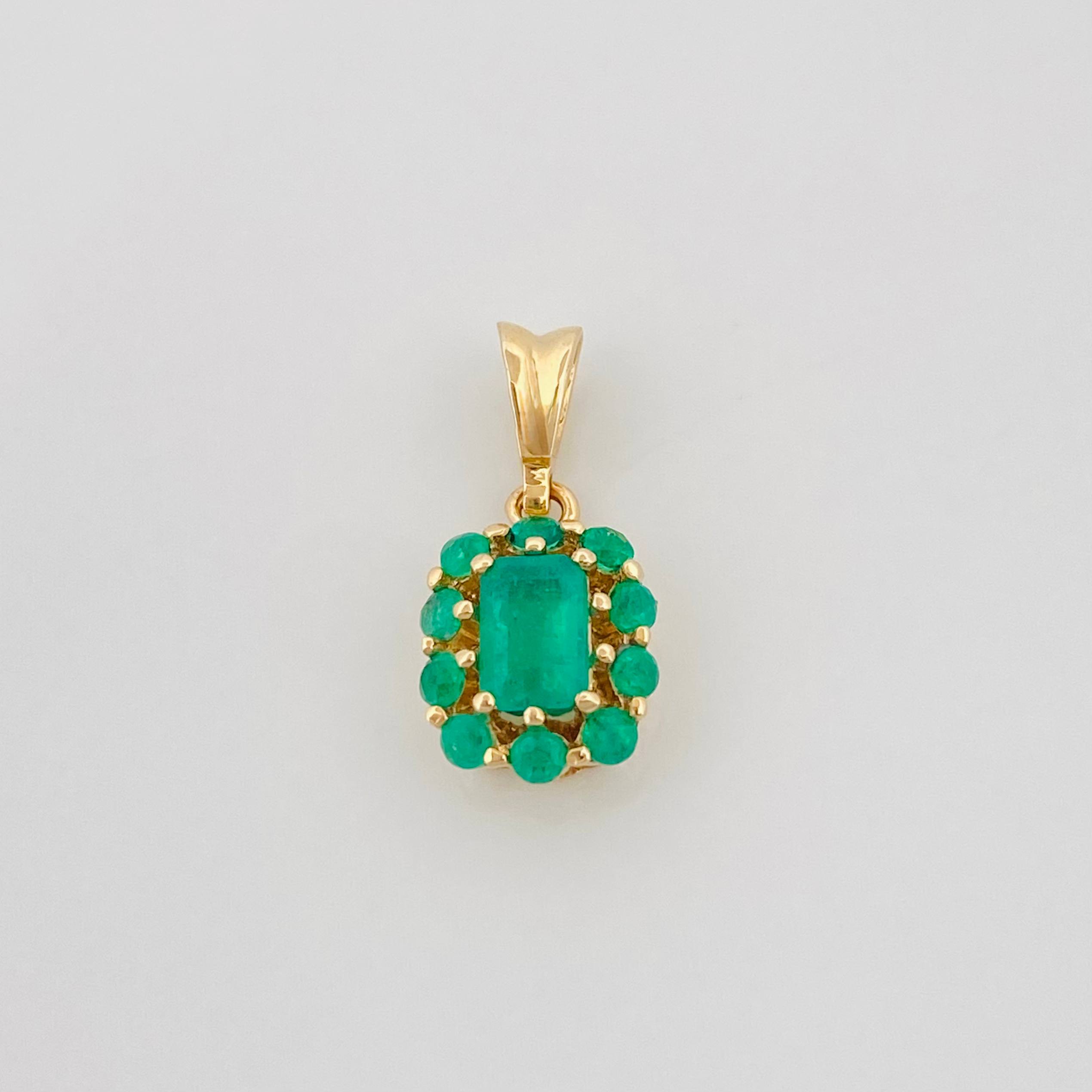 Emerald Rectangle Pendant 56Pts 1.25 g / 1/2 in 18K Yellow Gold
