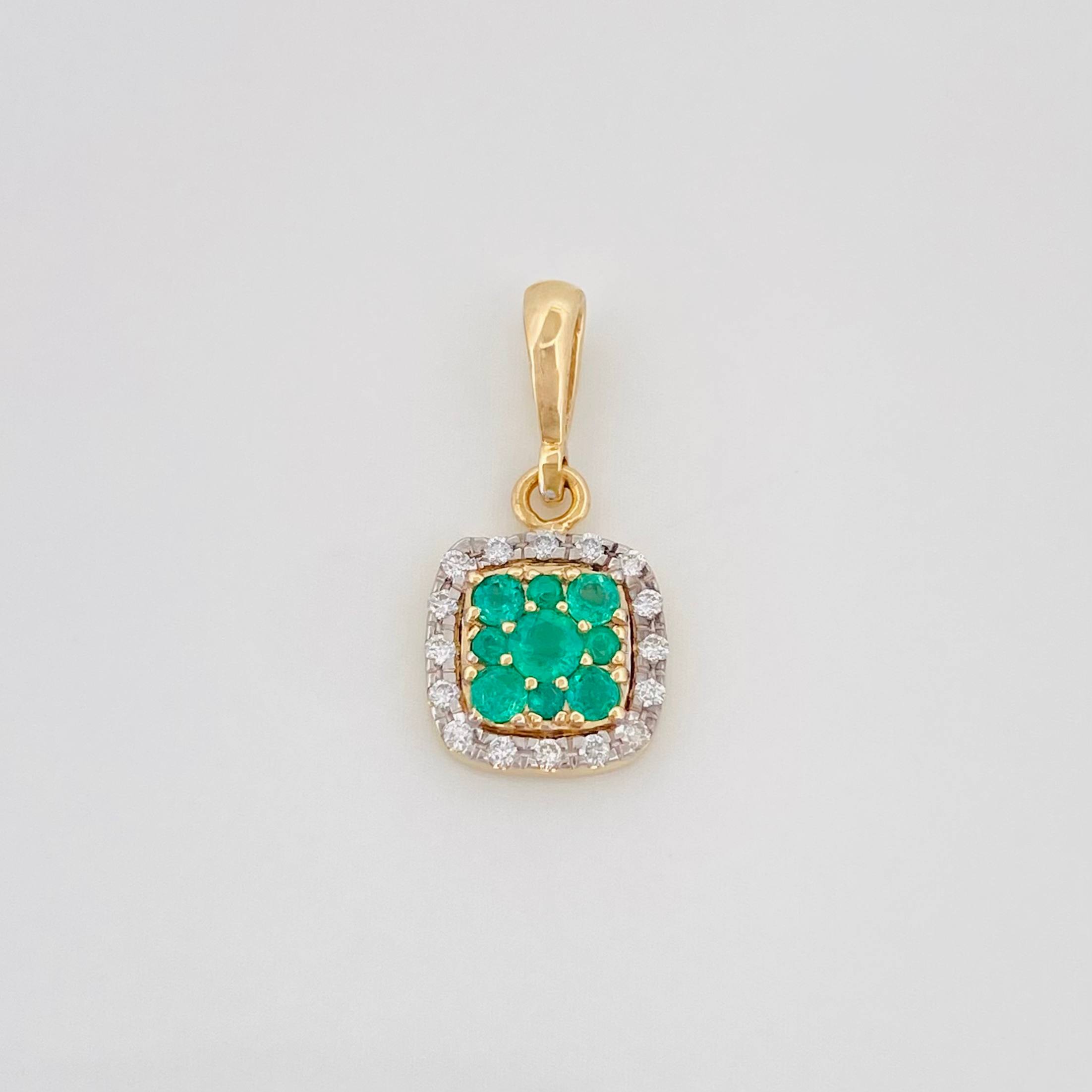 Dije Cuadro Esmeralda 20Pts Diamante 16Pts 0.95 g / 3/4 in Oro Amarillo 18K