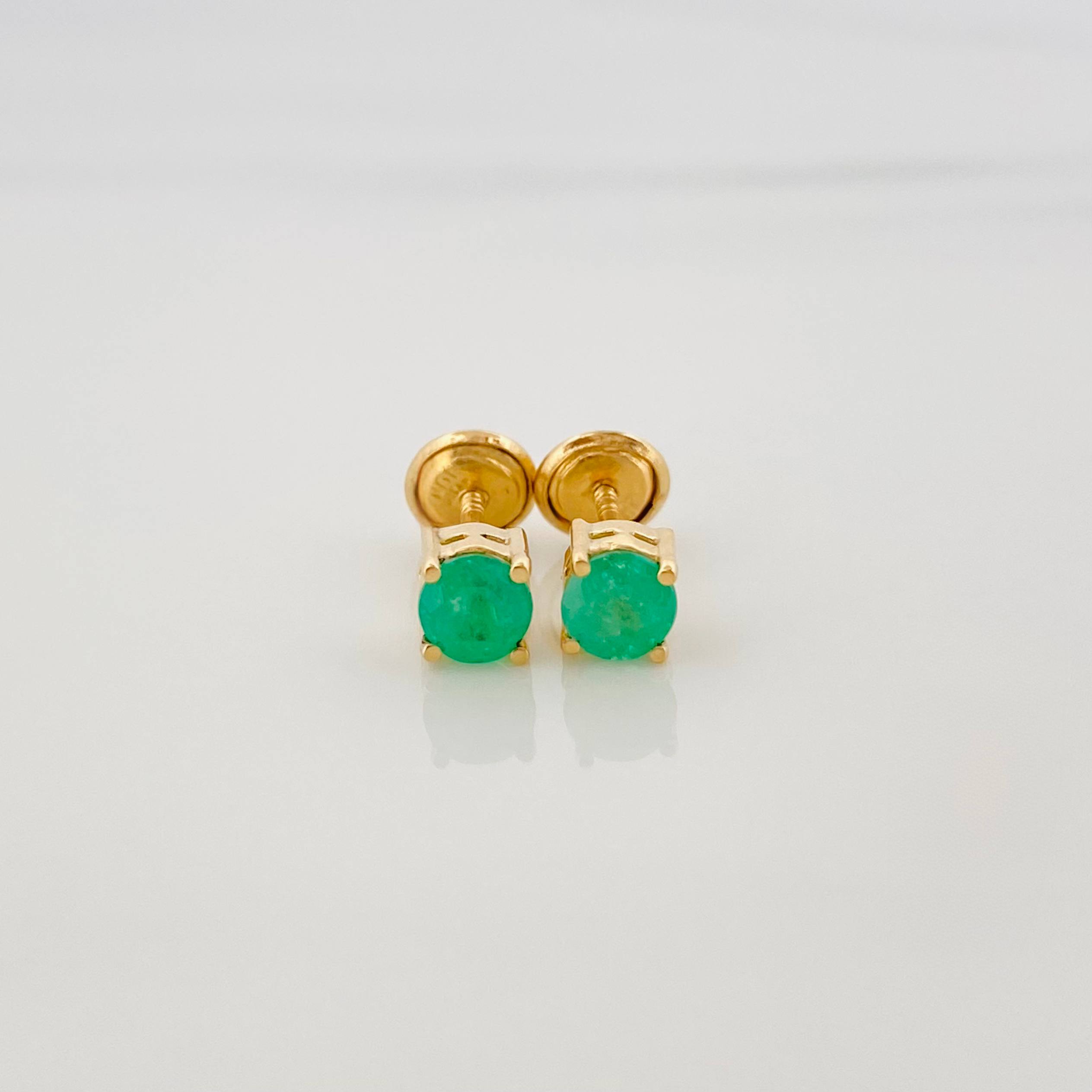 Topos Cuatro Garras Esmeralda 48Pts 0.9 g / in / 0.7 mm Oro Amarillo 18K