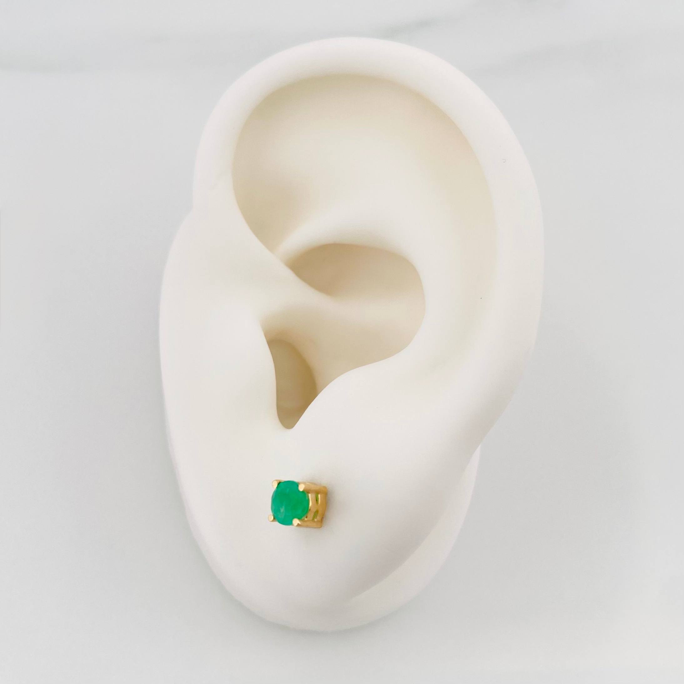 Topos Cuatro Garras Esmeralda 48Pts 0.9 g / in / 0.7 mm Oro Amarillo 18K