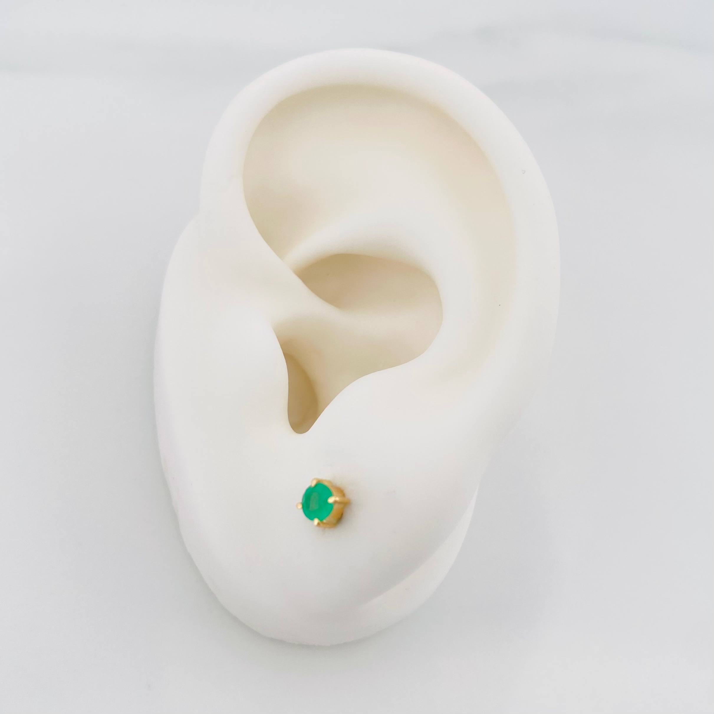 Topos Cuatro Garras Esmeralda 1.07Pts 1.15 g / in / 5.18 mm Oro Amarillo 18K