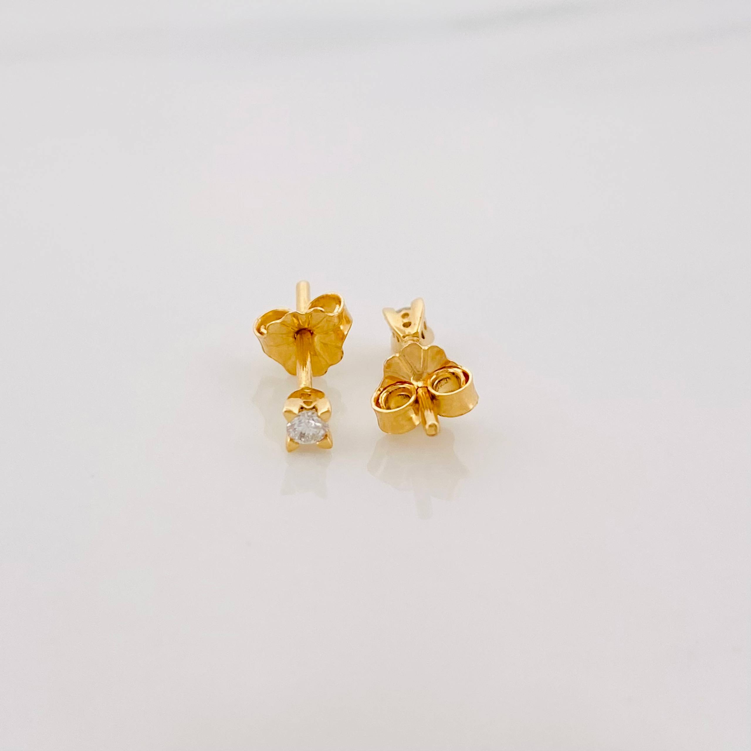 Topos Cuatro Garras Diamante 0.12Pts 0.8 g / in / 2.84 mm Oro Amarillo 18K