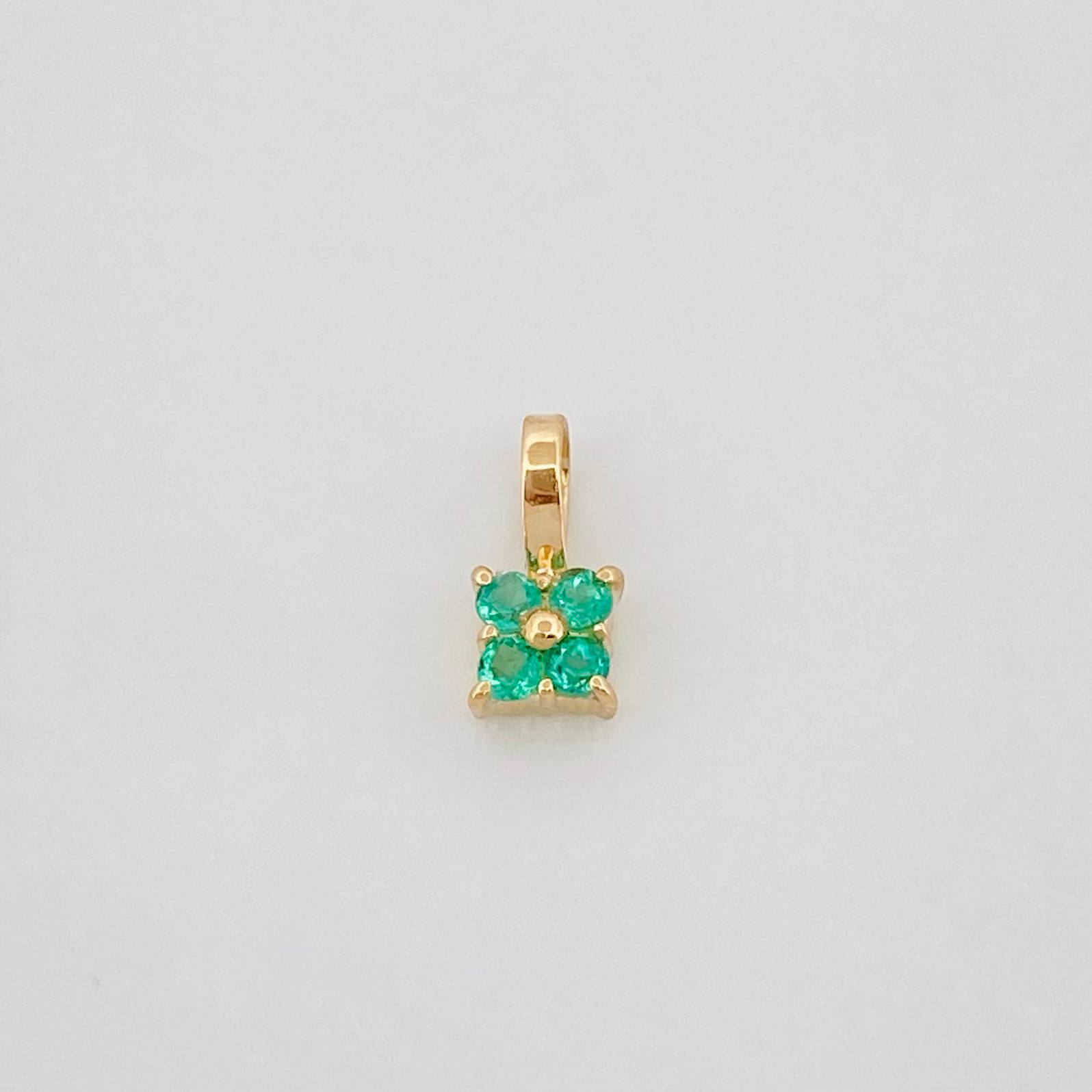 Dije Flor Esmeralda 21Pts 0.2 g / 1/4 in Oro Amarillo 18K