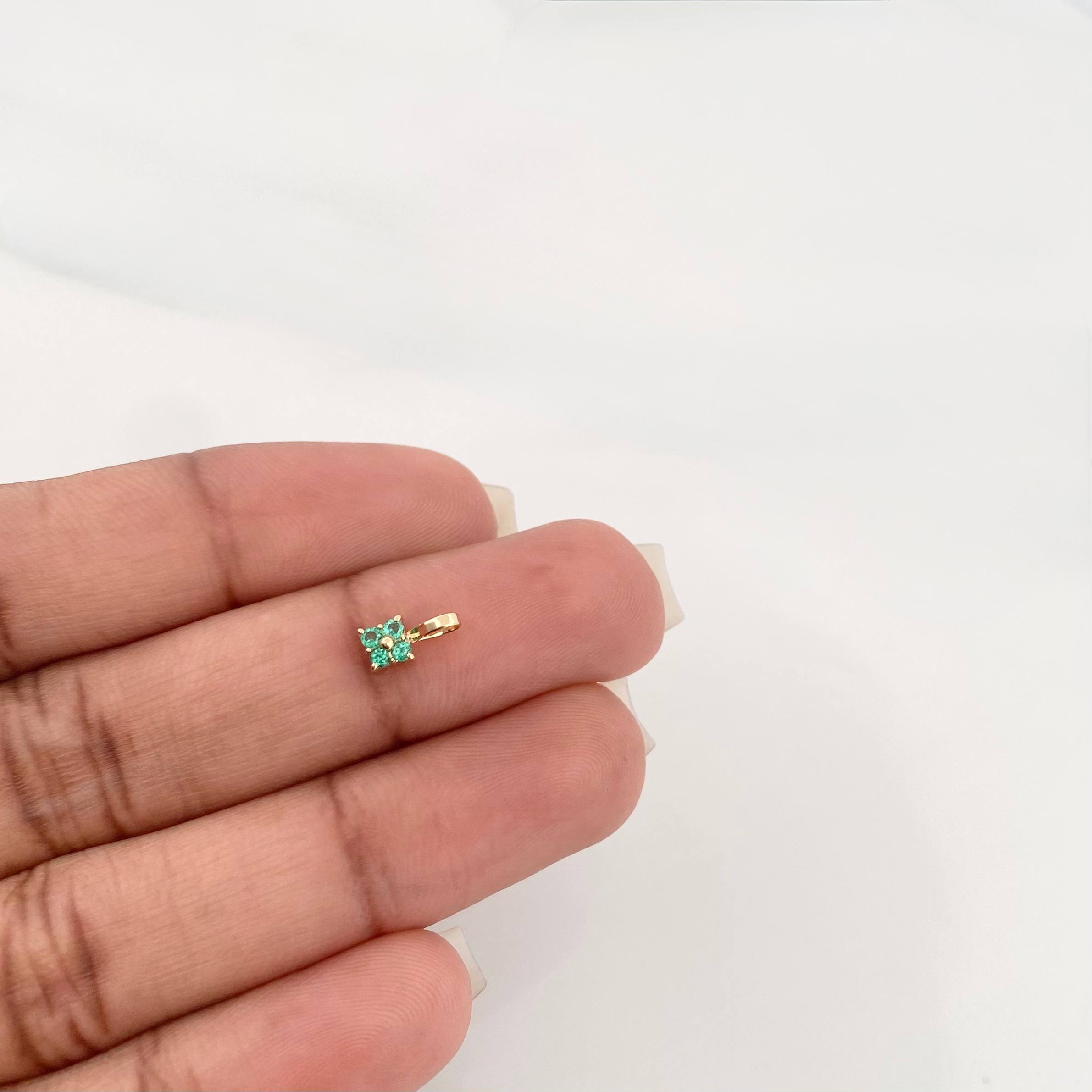 Dije Flor Esmeralda 21Pts 0.2 g / 1/4 in Oro Amarillo 18K
