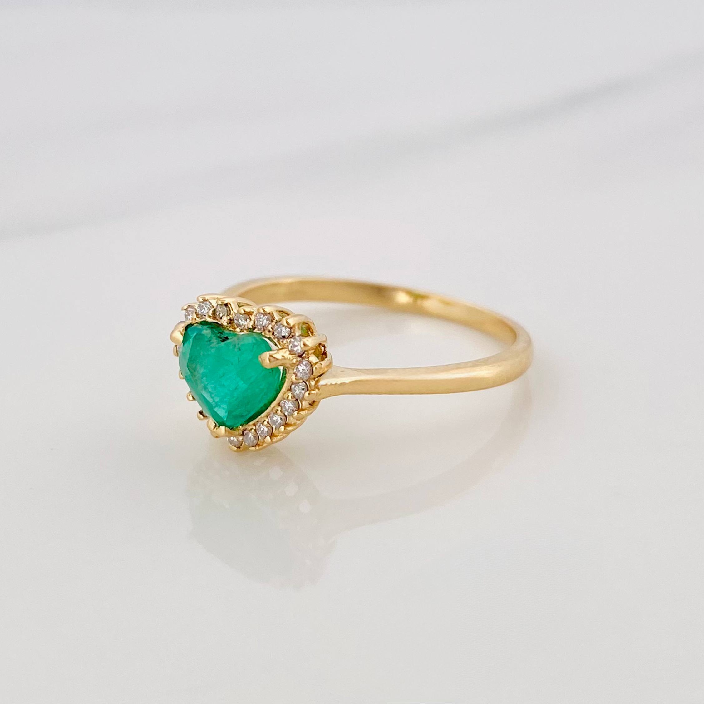 Anillo Canasta Corazon Esmeraldas 93pts Diamantes 15pts 2.4g / T6 1/4 Oro Amarillo 18K