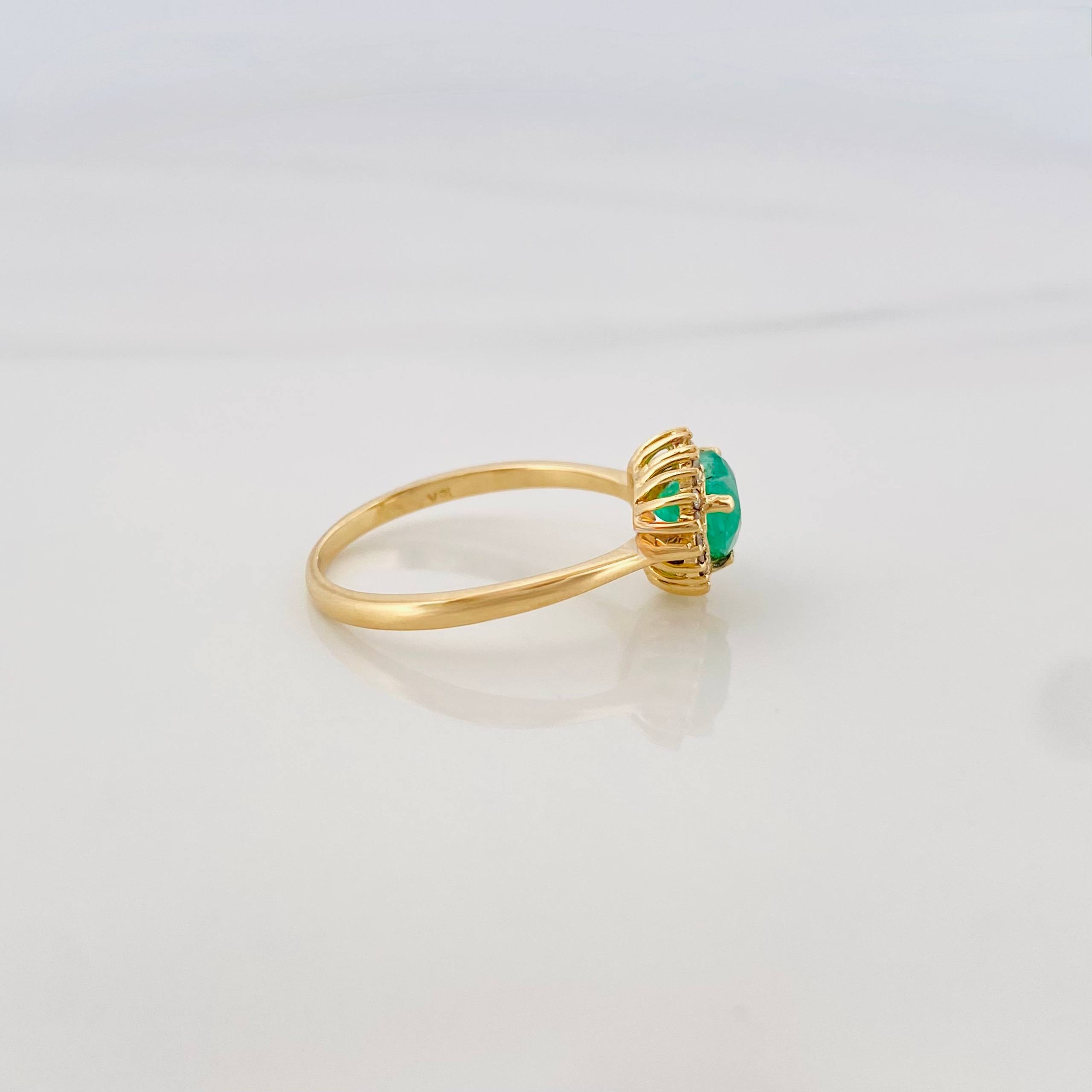 Anillo Canasta Corazon Esmeraldas 93pts Diamantes 15pts 2.4g / T6 1/4 Oro Amarillo 18K