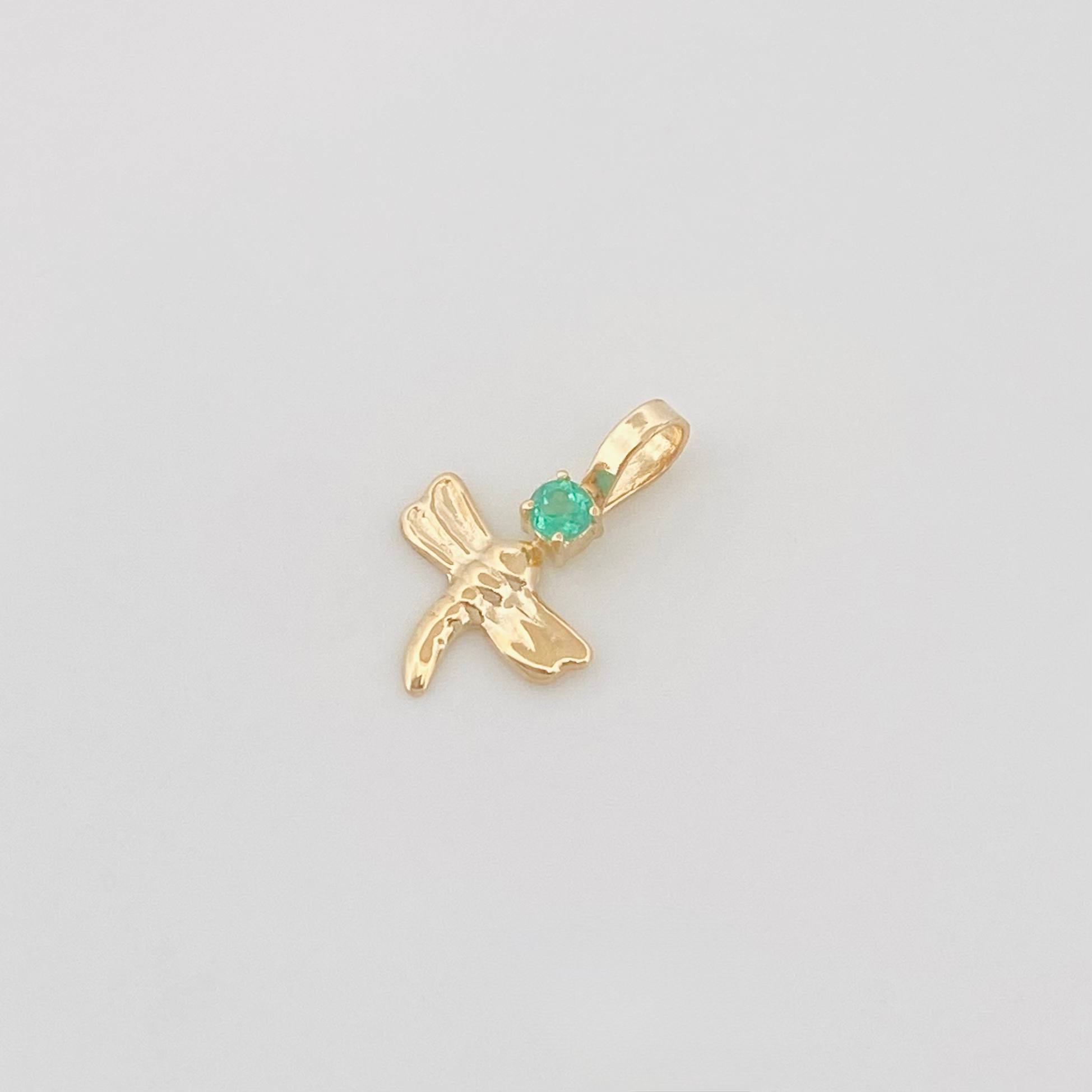 Dije Libelula Esmeraldas 0.3Pts 0.25 g / 1/2 in Oro Amarillo 18K