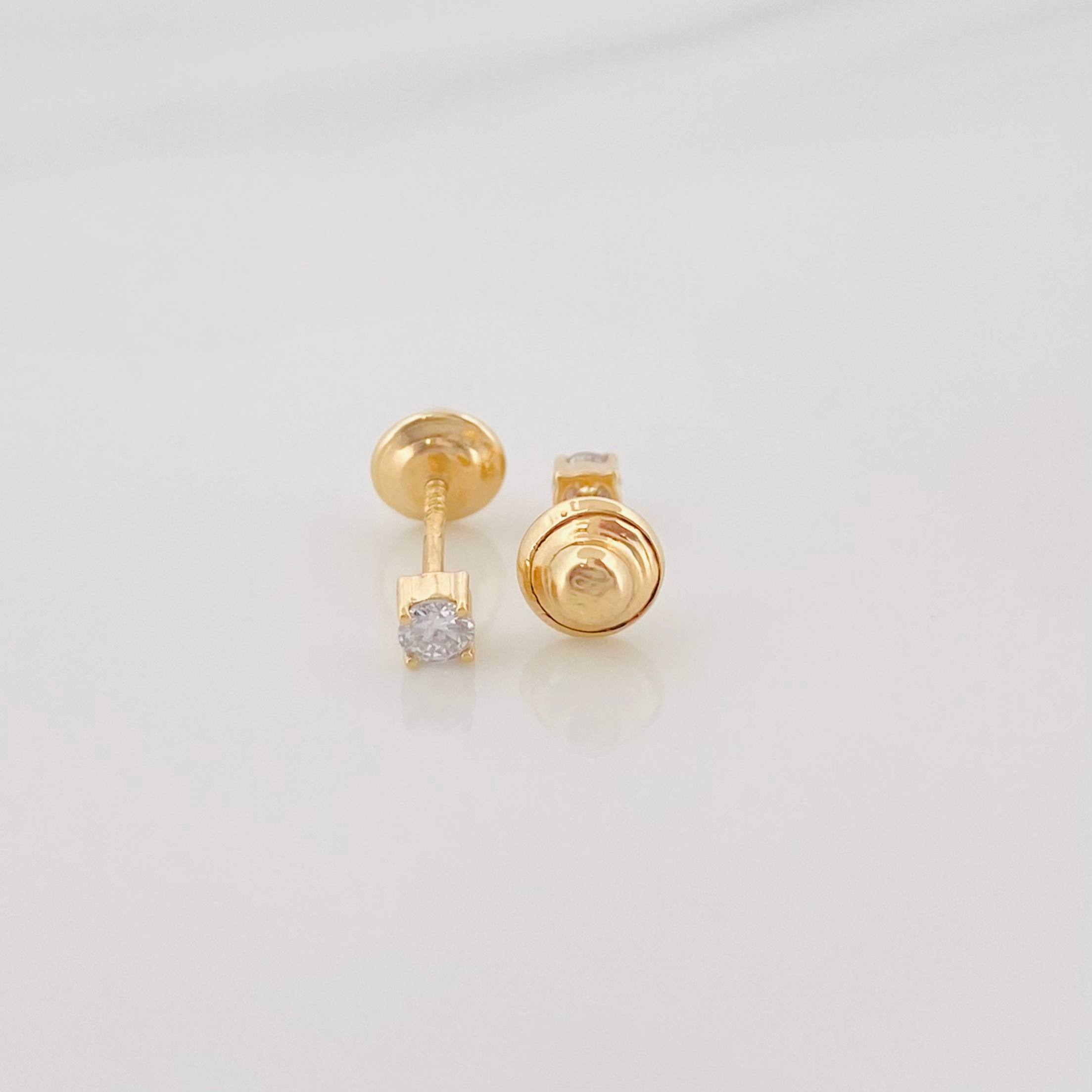 Topos Cuatro Garras Diamante 0.7Pts 0.5 g / in / 2 mm Oro Amarillo 18K