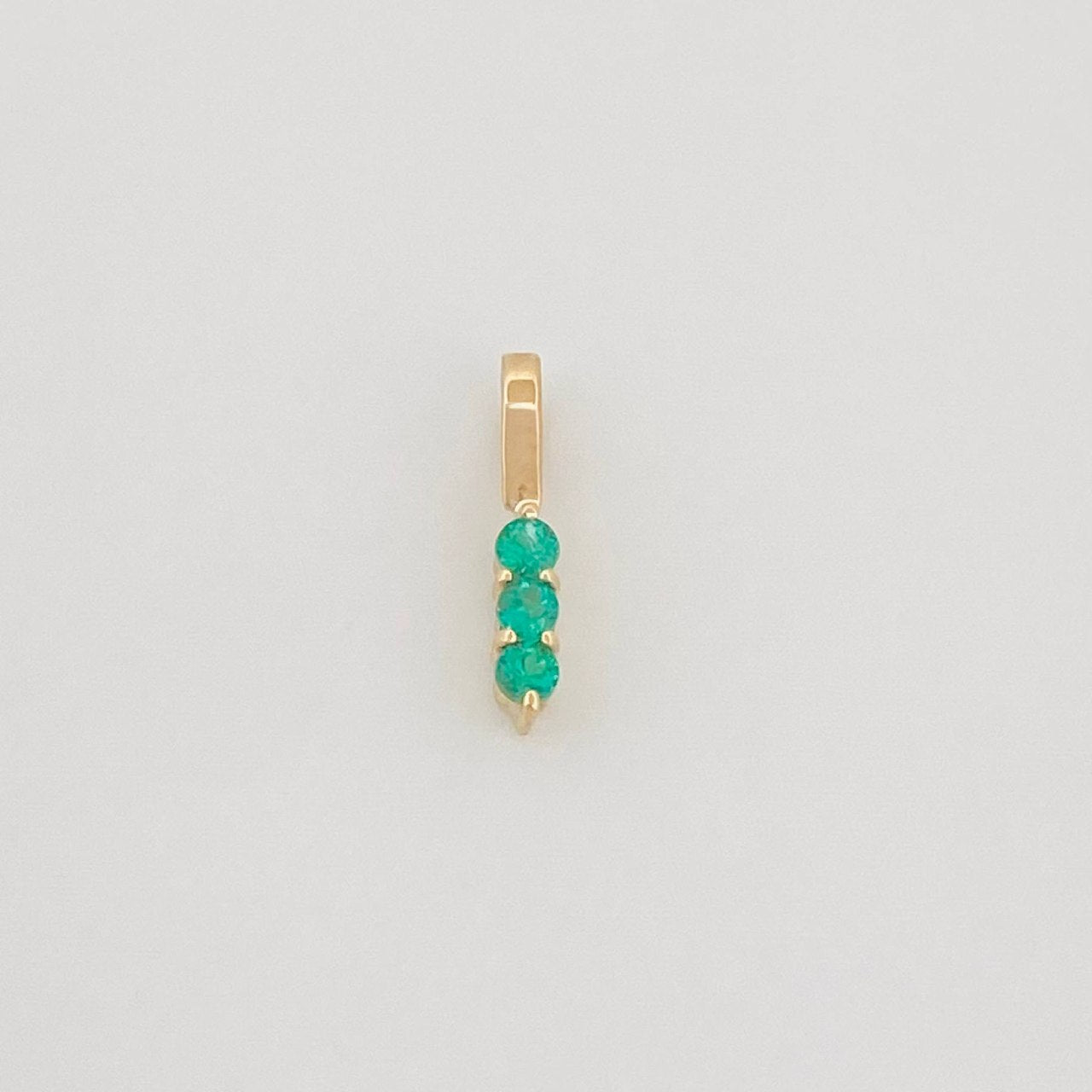 Dije Semaforo Esmeraldas 0.15Pts 0.2 g / in / 1.57 mm Oro Amarillo 18K