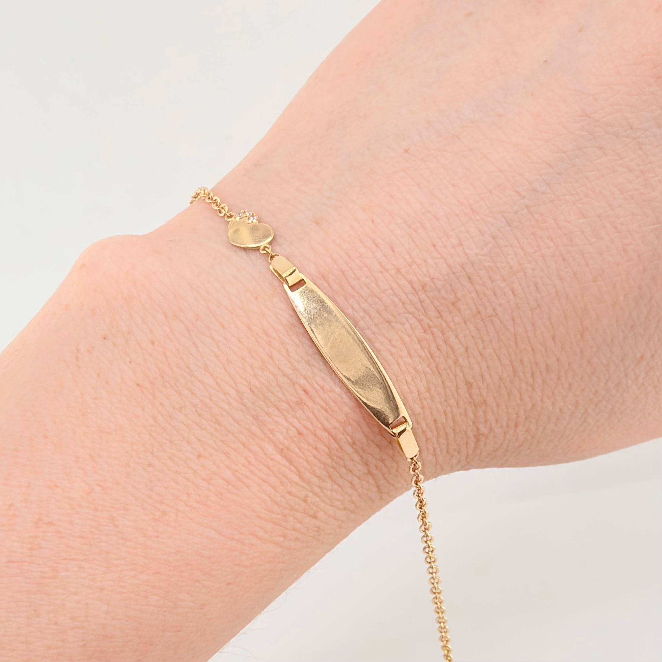 Pulso Aro Seguido Placa Niña Corazon 2.85gr / 7 1/2 in / 1.8mm Oro Amarillo +4 18K*