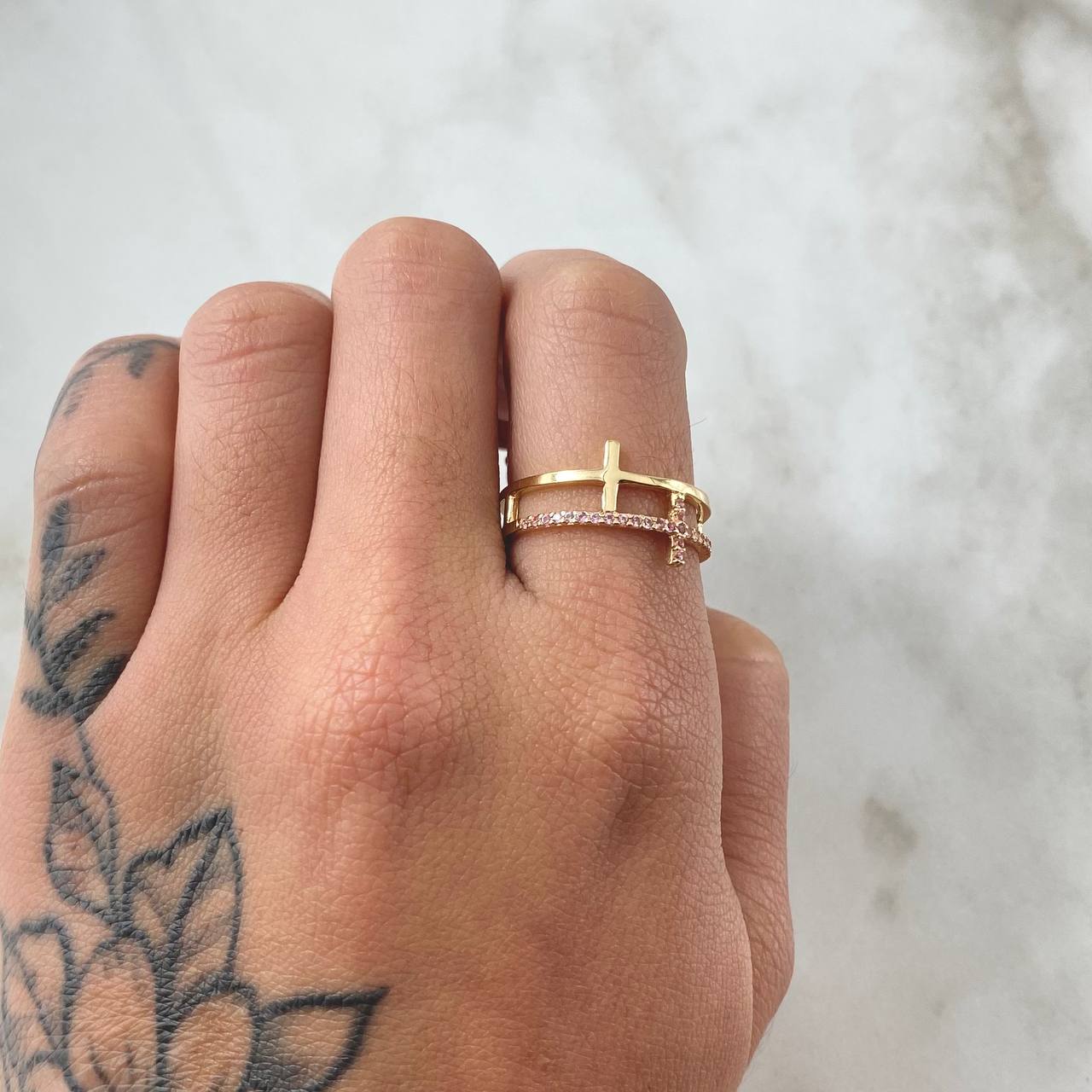 Double Cross Ring 2.8gr / Size 7 1/2 / 18K Gold ©