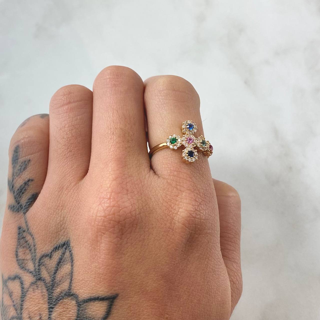 Tupida Cross Ring 2.35gr / Size 6 1/4 / 18K Gold ©