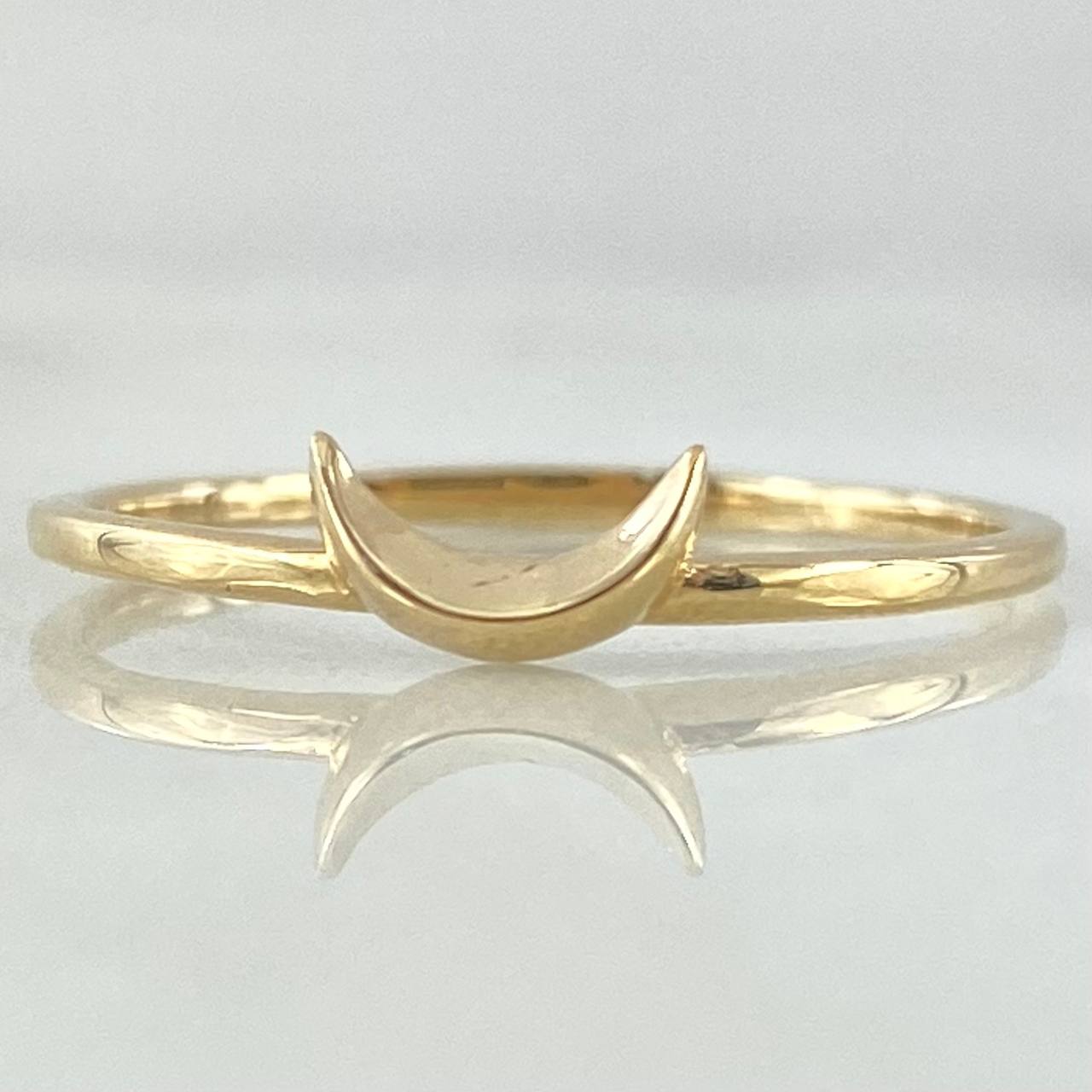 Moon Relief Ring 1.4gr / Size 8 1/4 / 18K Gold ©